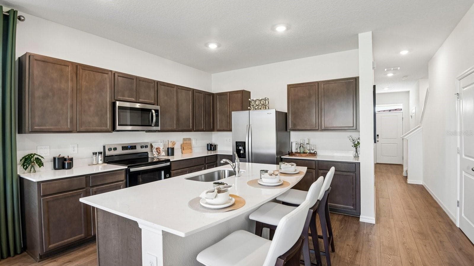 Townhouse at 8033 WILDLIFE HAVEN ST, TAMPA, photo 13 of 36