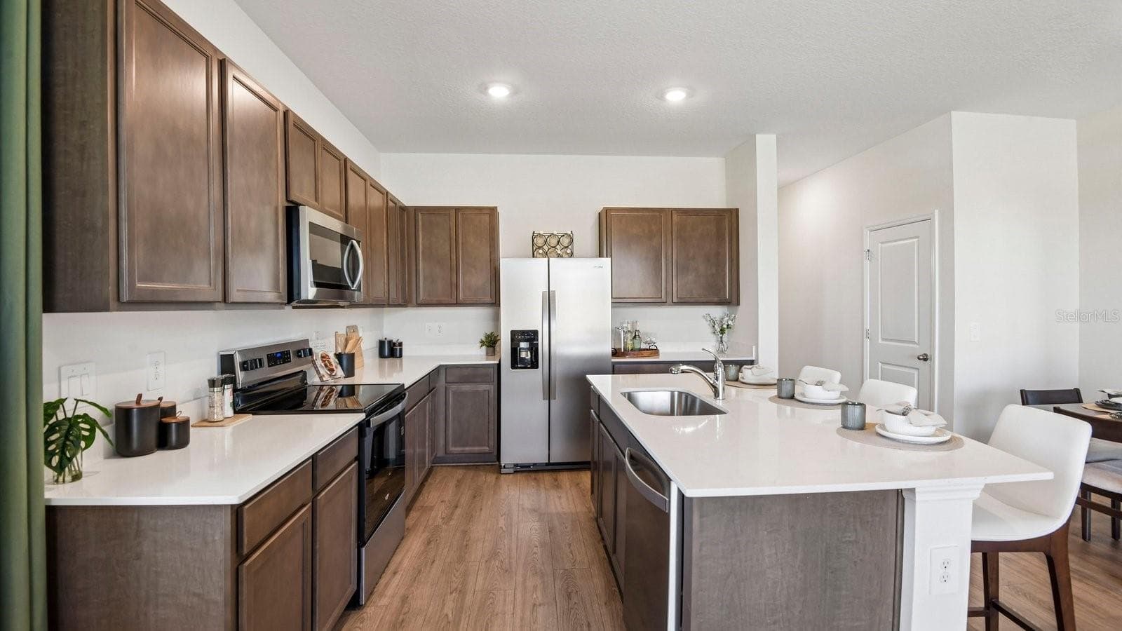 Townhouse at 8033 WILDLIFE HAVEN ST, TAMPA, photo 14 of 36