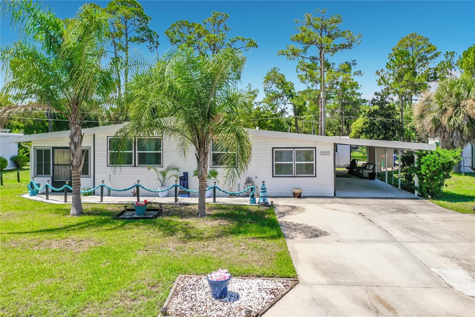 1025 CAPELLA DR