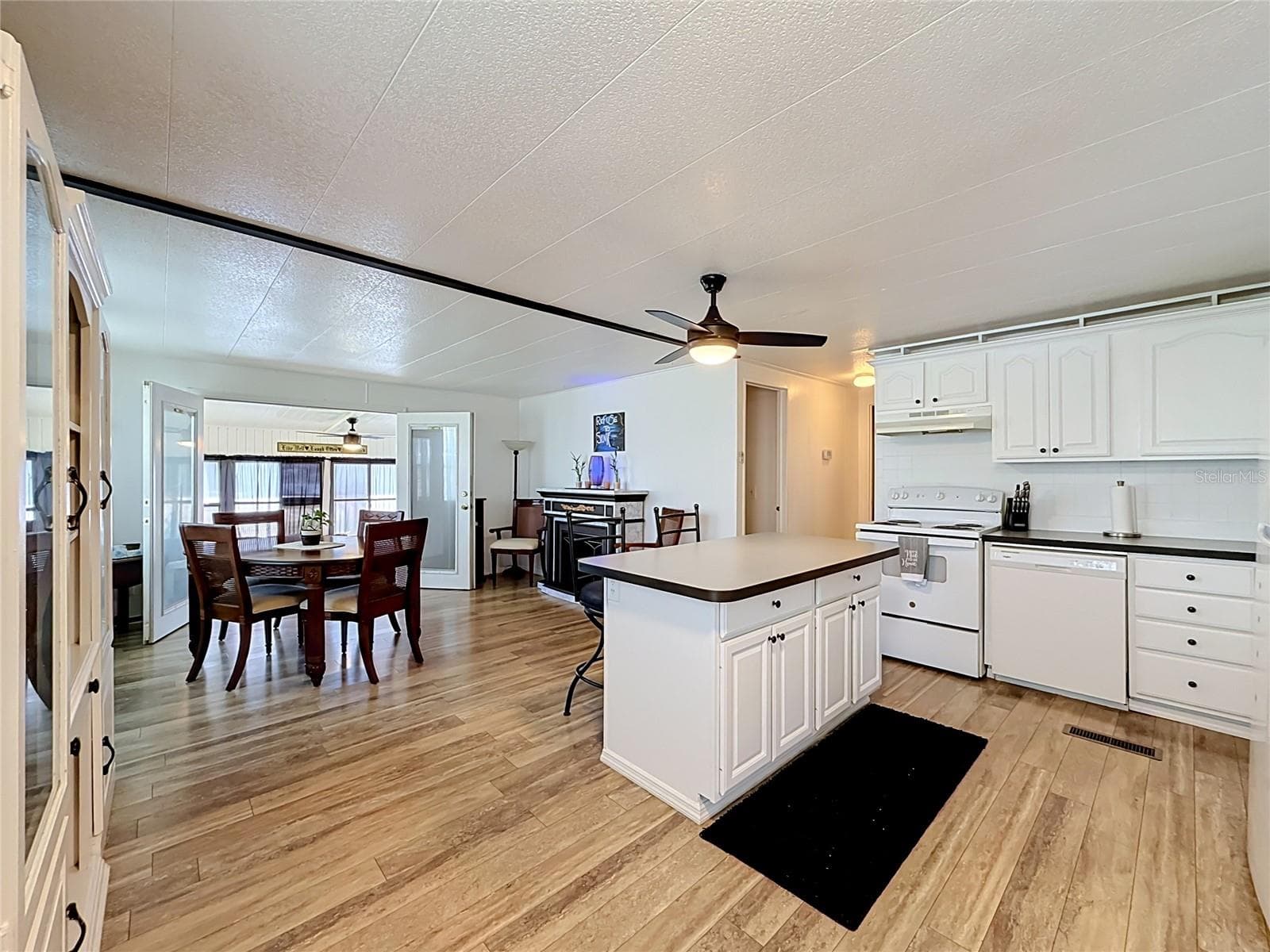 Kitchen and Dining Room - 1025 CAPELLA DR, TAVARES