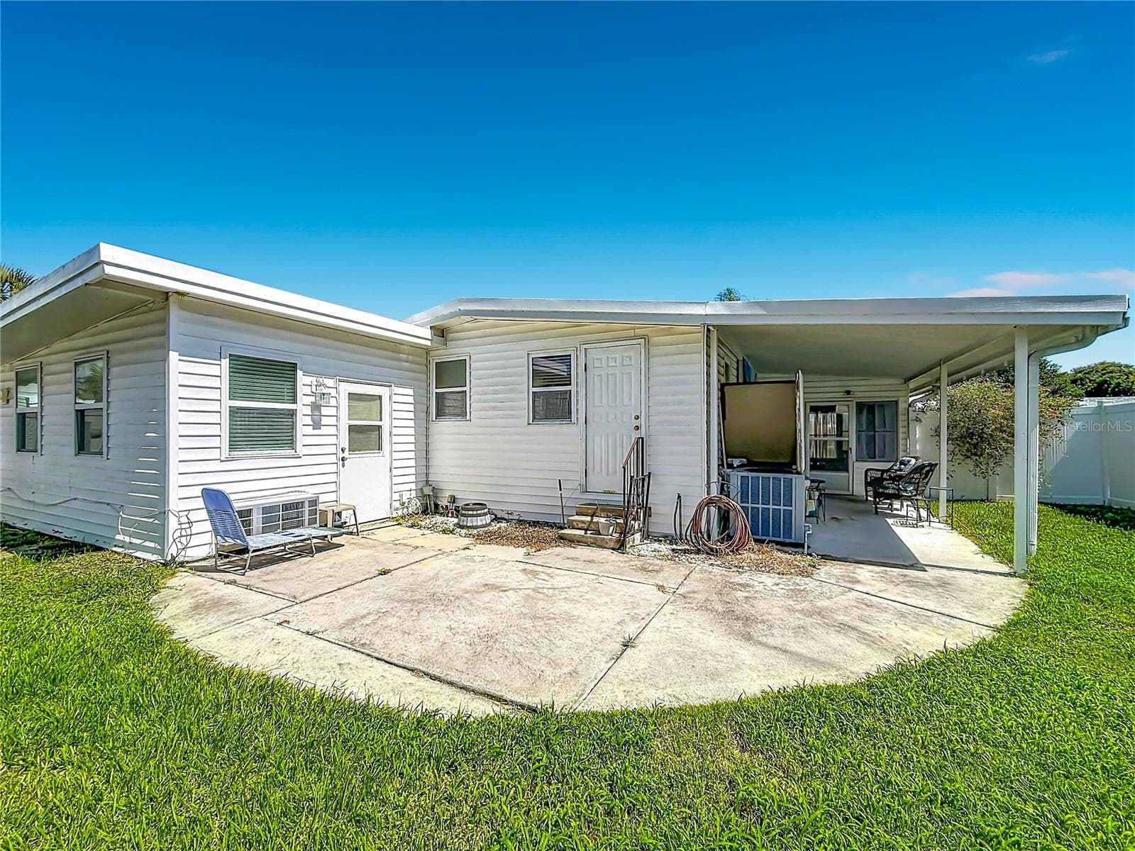 Yard - 1025 CAPELLA DR, TAVARES