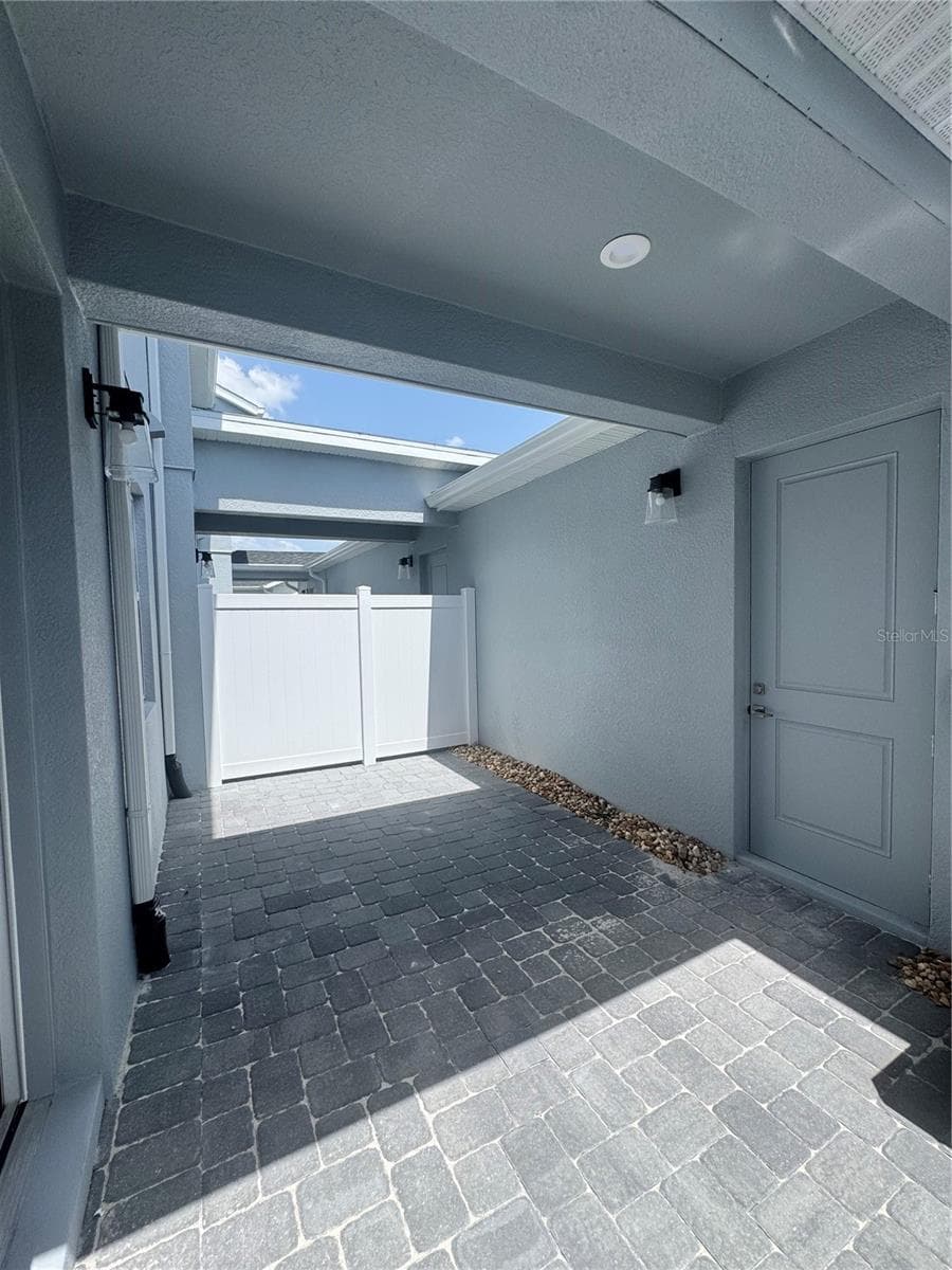 Outdoor courtyard space - 1888 CROWNCREST DR, APOPKA
