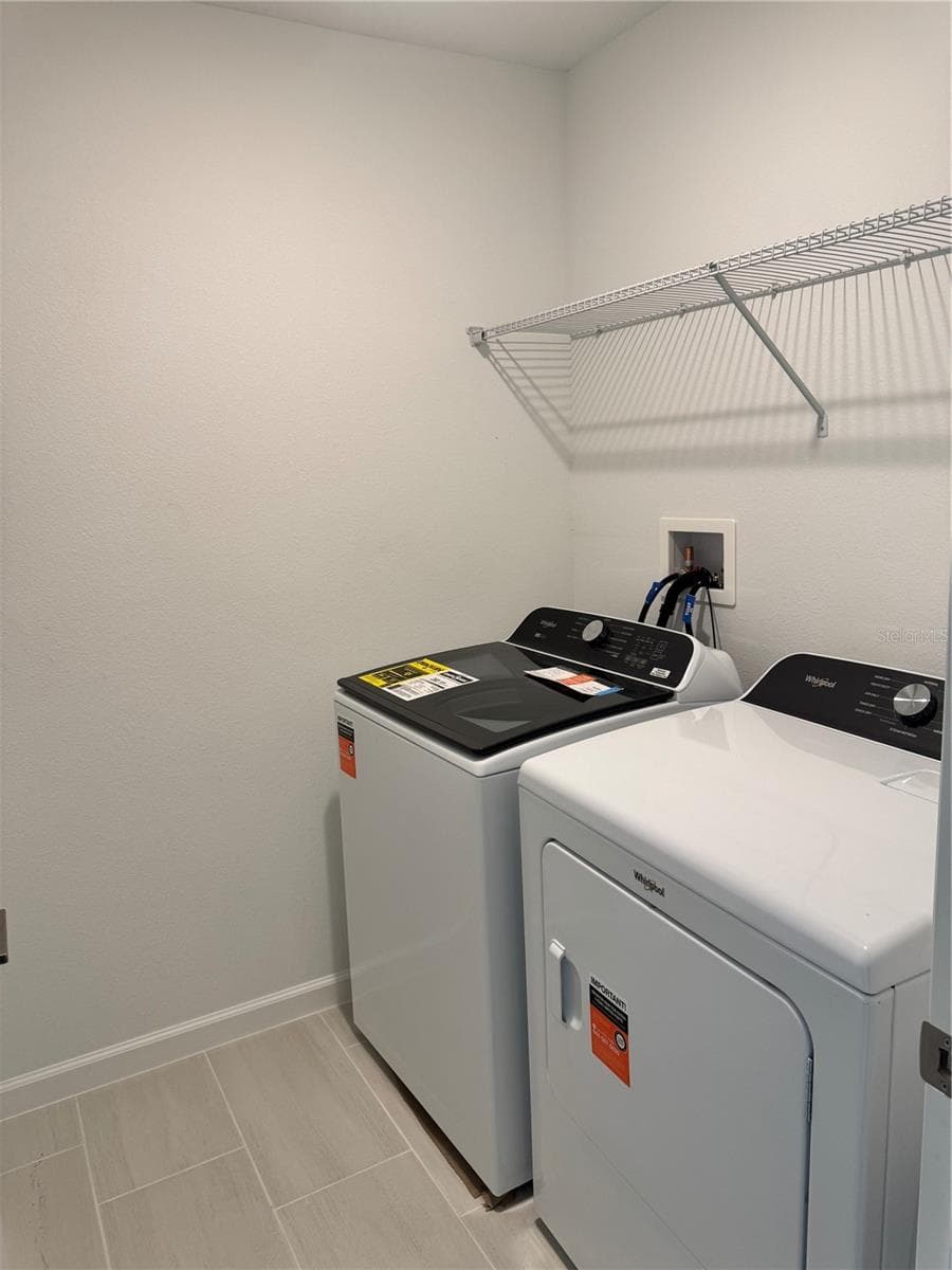 Upstairs laundry - 1888 CROWNCREST DR, APOPKA