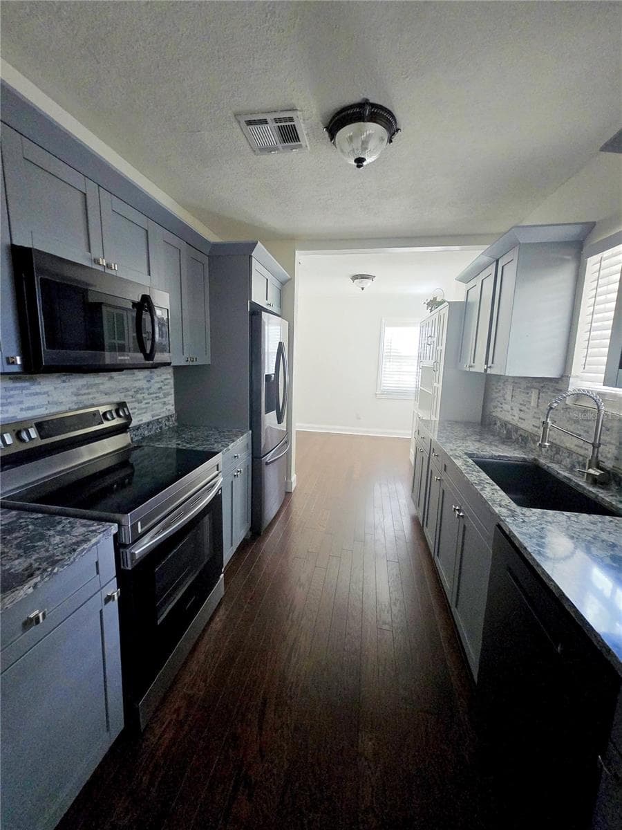 Single Family Residence at 300 E IDLEWILD AVE, TAMPA, photo 2 of 35