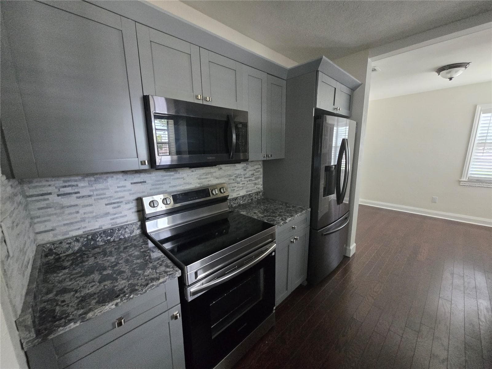 Single Family Residence at 300 E IDLEWILD AVE, TAMPA, photo 3 of 35