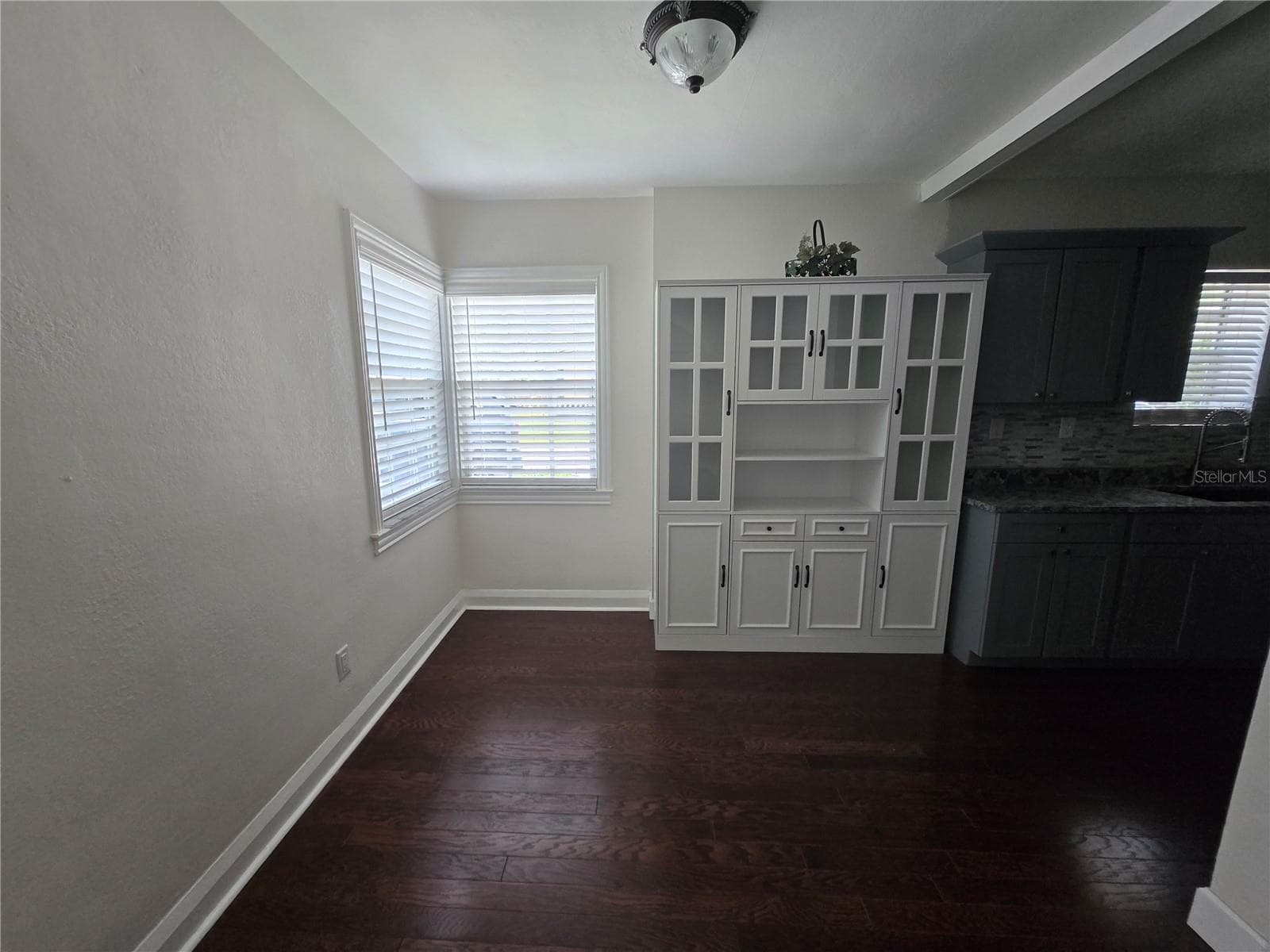 Single Family Residence at 300 E IDLEWILD AVE, TAMPA, photo 8 of 35