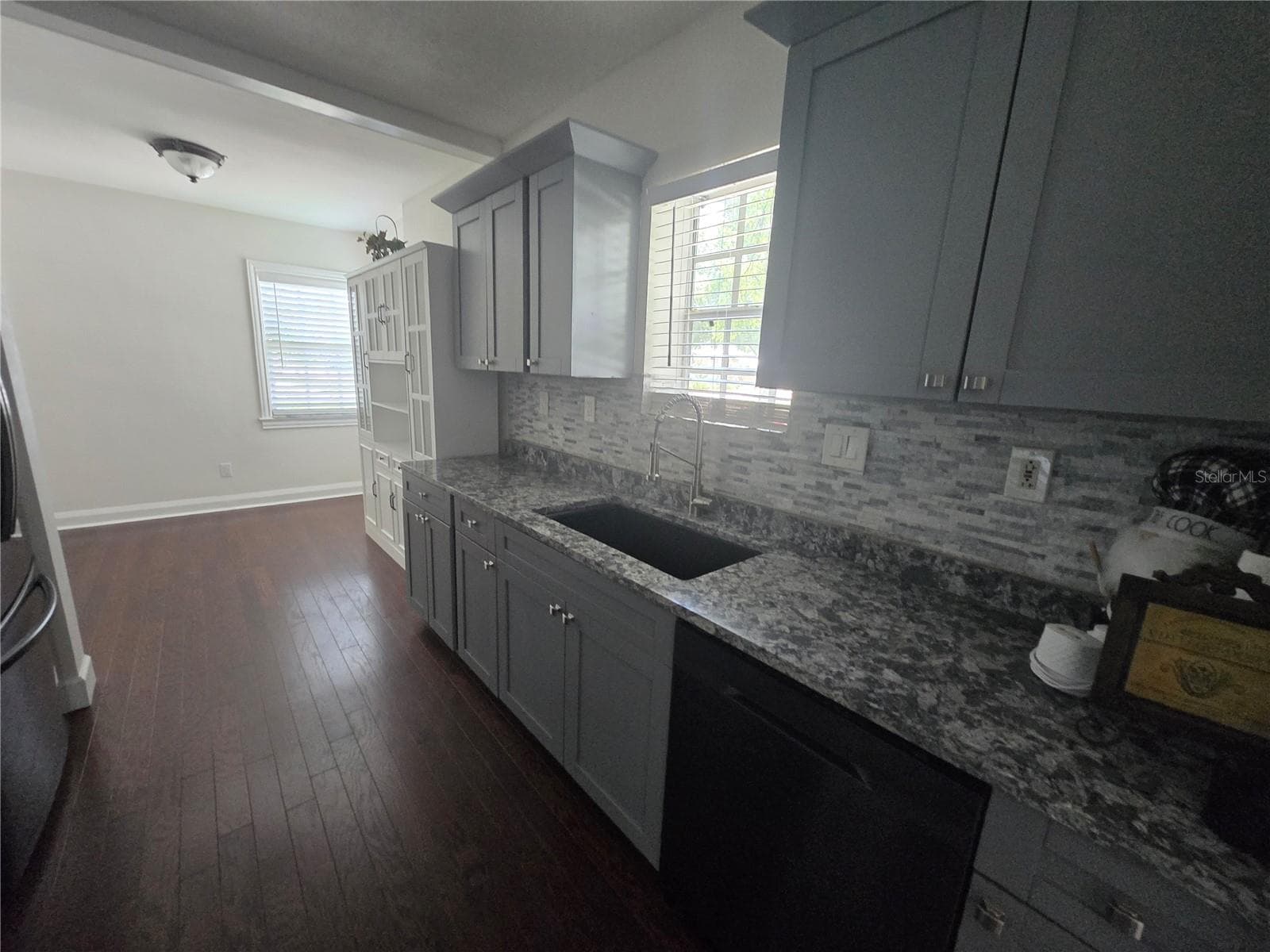 Single Family Residence at 300 E IDLEWILD AVE, TAMPA, photo 6 of 35