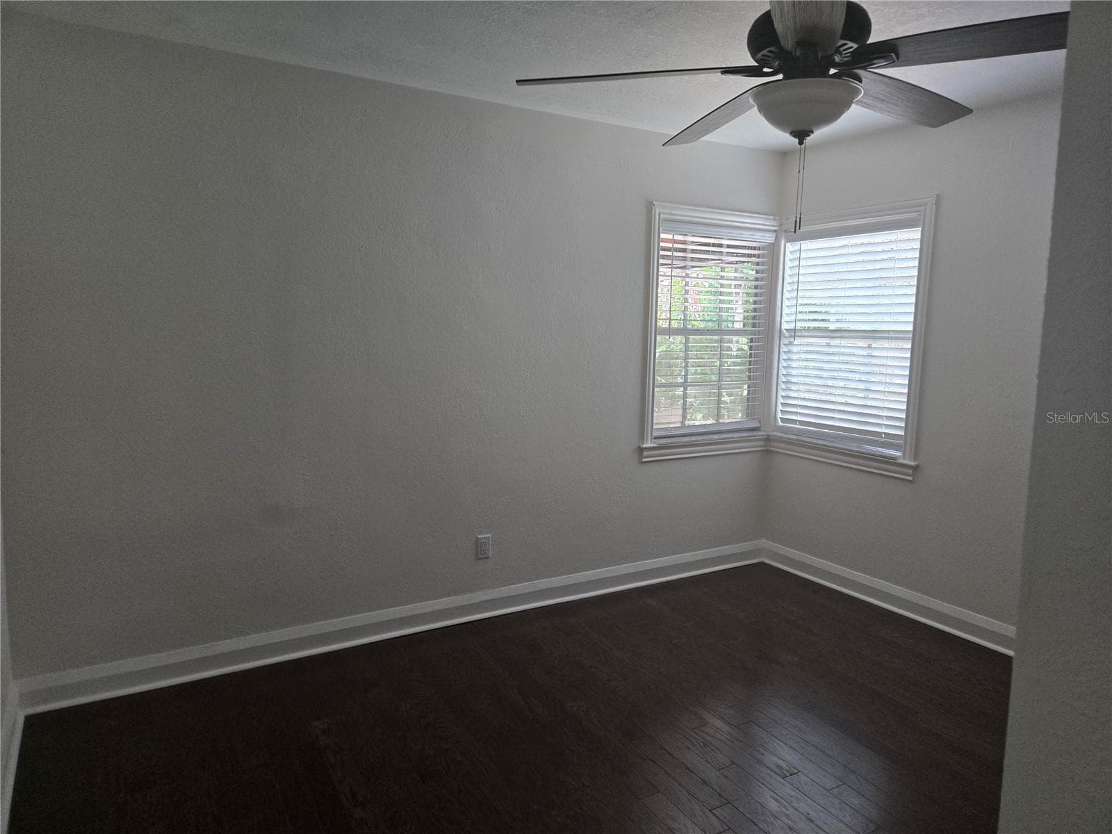 Single Family Residence at 300 E IDLEWILD AVE, TAMPA, photo 24 of 35