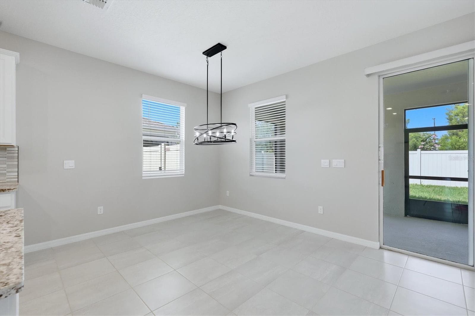 Casual Dining - 12413 DORA TRL, PARRISH
