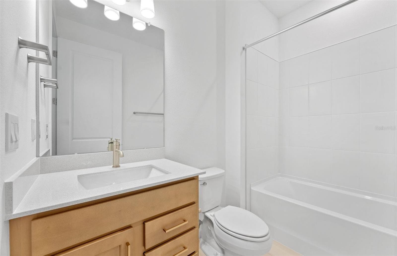 Model Representation - 13816 SUNLIGHT MEADOW DR, RIVERVIEW