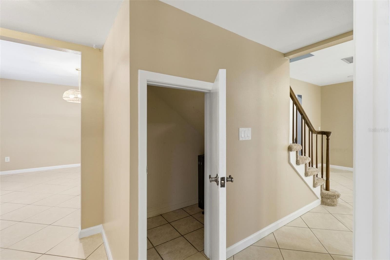 Under stair storage - 302 BLOOMINGFIELD DR, BRANDON