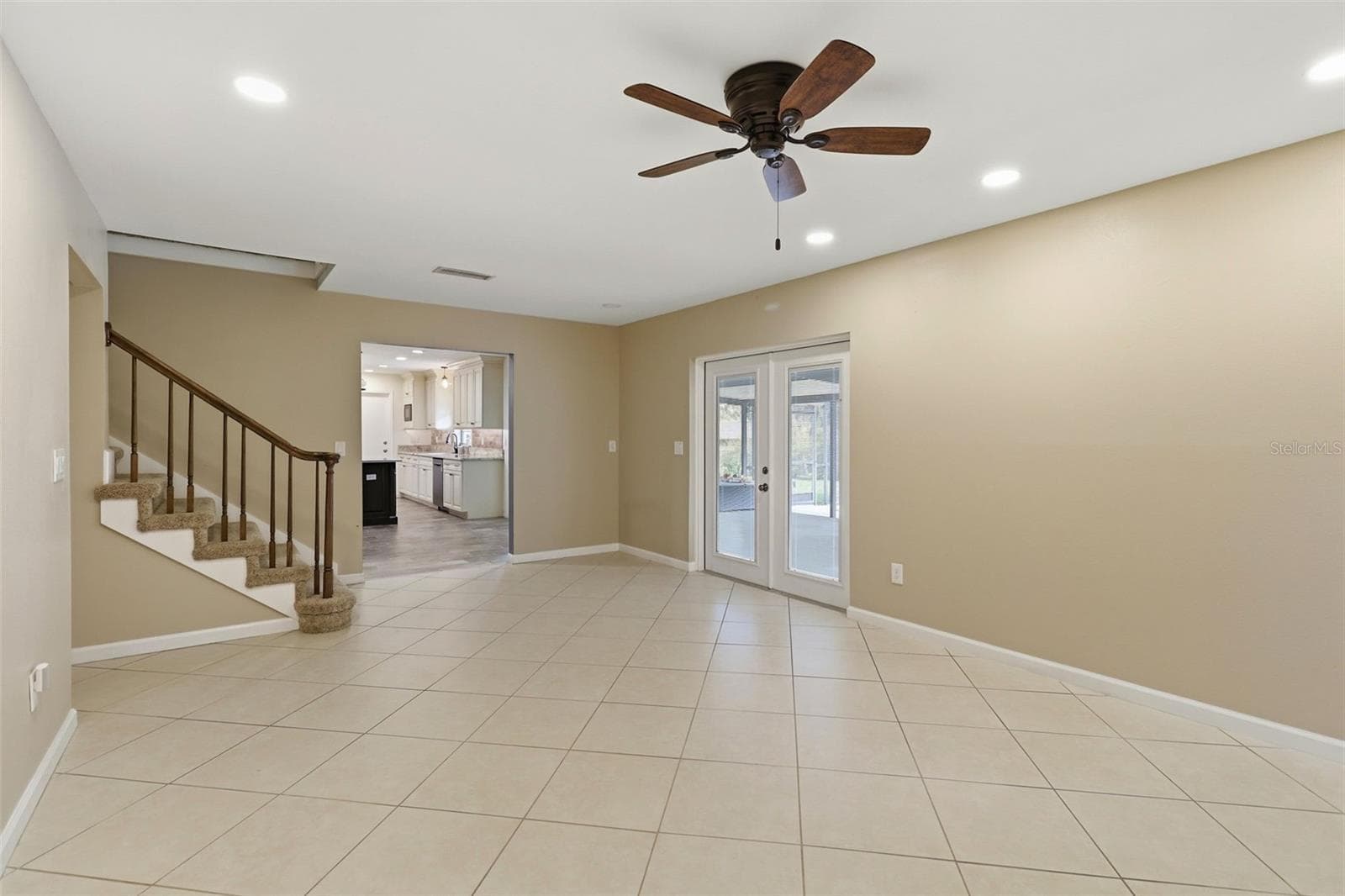 Living room - looking from fireplace - doors to lanai - 302 BLOOMINGFIELD DR, BRANDON