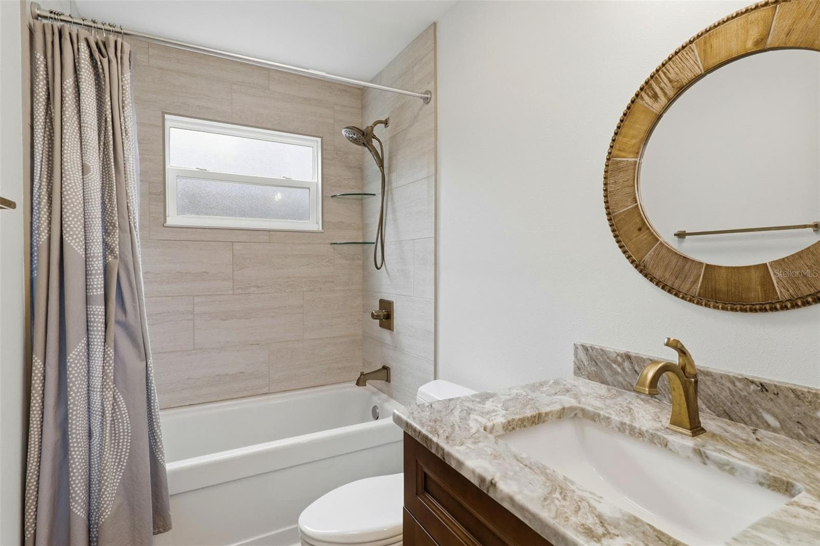 Primary bathroom ensuite - 302 BLOOMINGFIELD DR, BRANDON