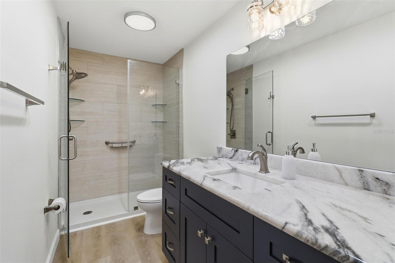 Second bath upstairs - 302 BLOOMINGFIELD DR, BRANDON
