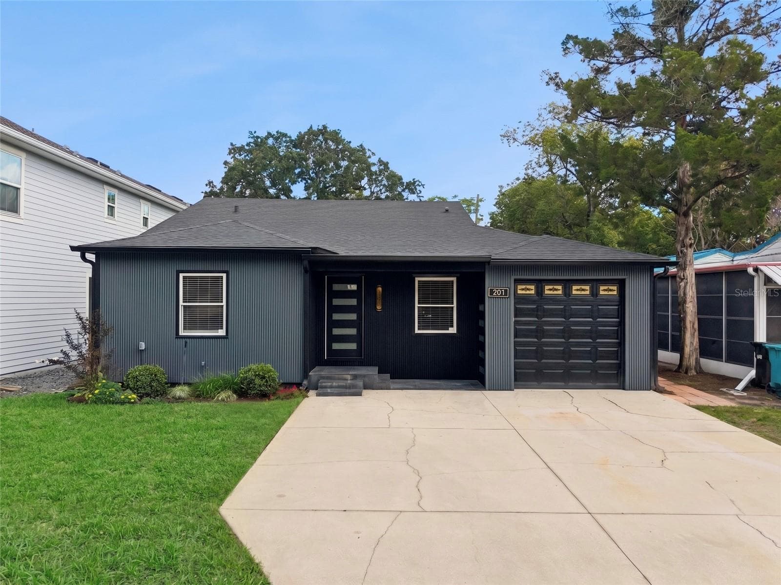 Single Family Residence at 201 E MURIEL ST, ORLANDO, photo 2 of 28