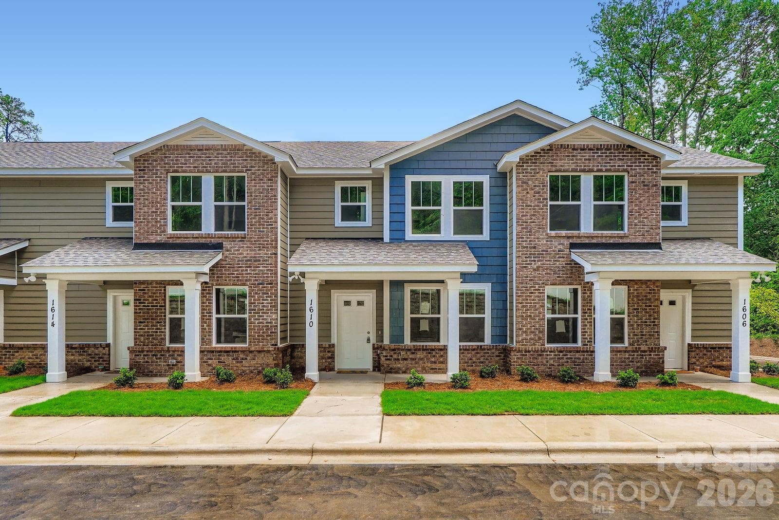 Townhouse at 1610 Ct Brooks Circle, Charlotte, photo 2 of 32