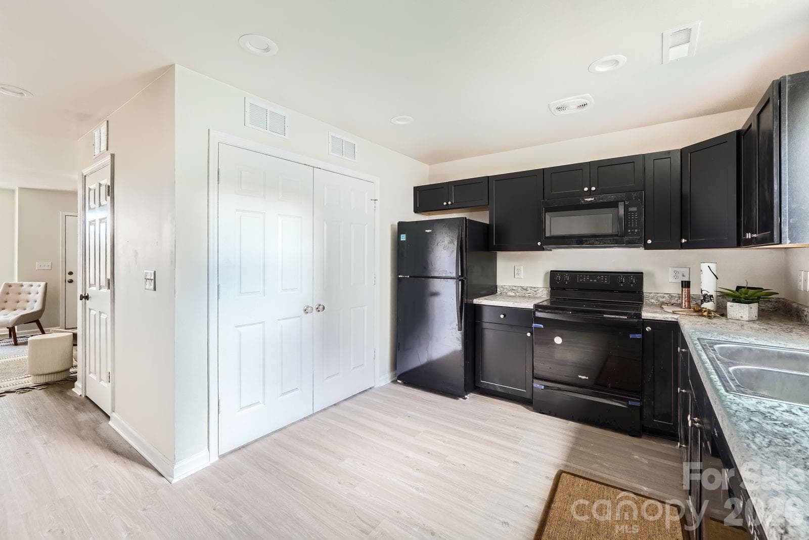 Townhouse at 1610 Ct Brooks Circle, Charlotte, photo 14 of 32