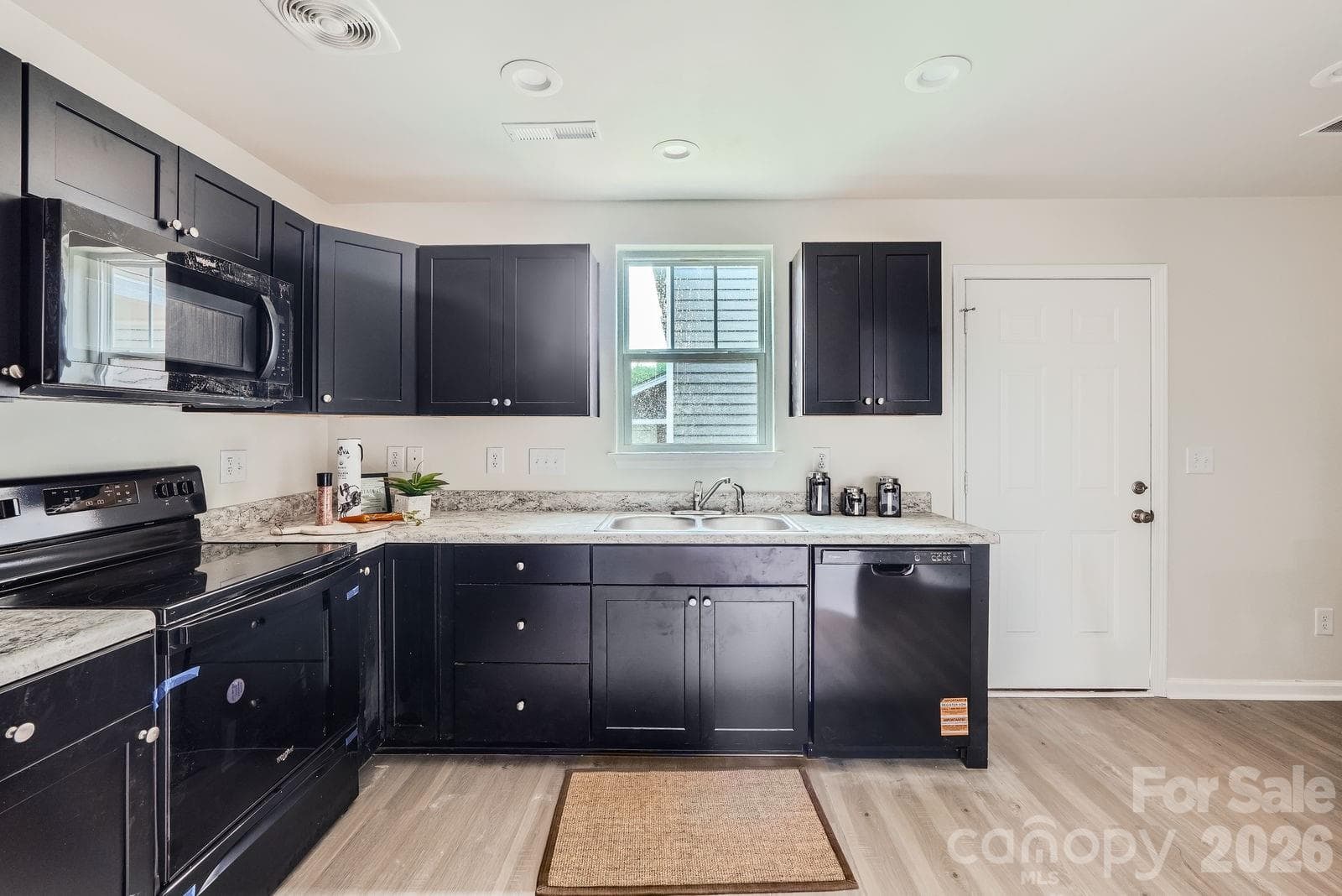Townhouse at 1610 Ct Brooks Circle, Charlotte, photo 15 of 32