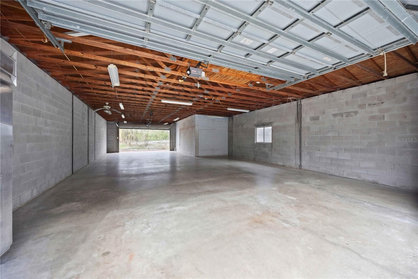 Garage - 6649 PIMLICO ST, NORTH PORT