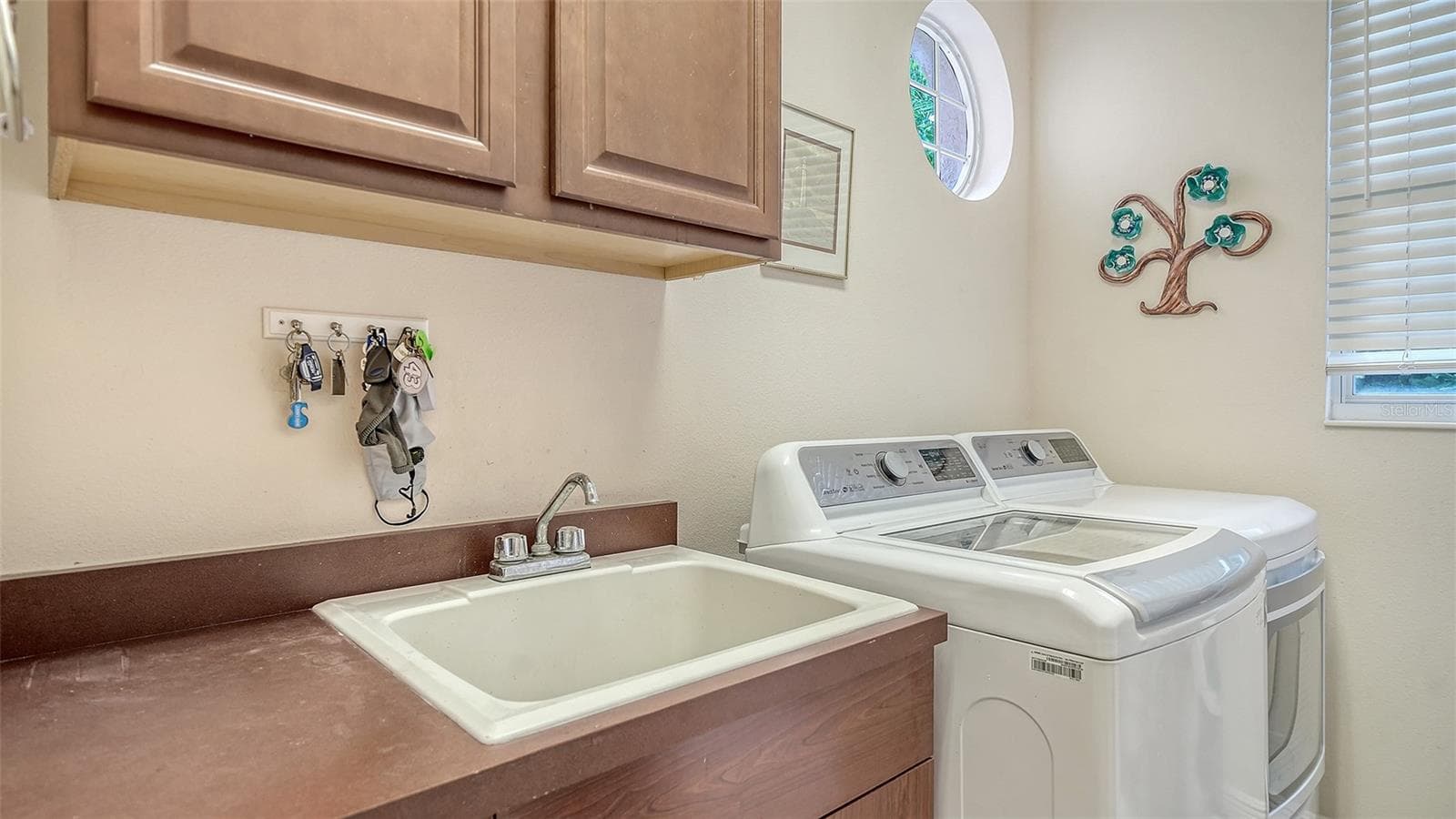 Single Family Residence at 657 HALYARD LN, LONGBOAT KEY, photo 23 of 35