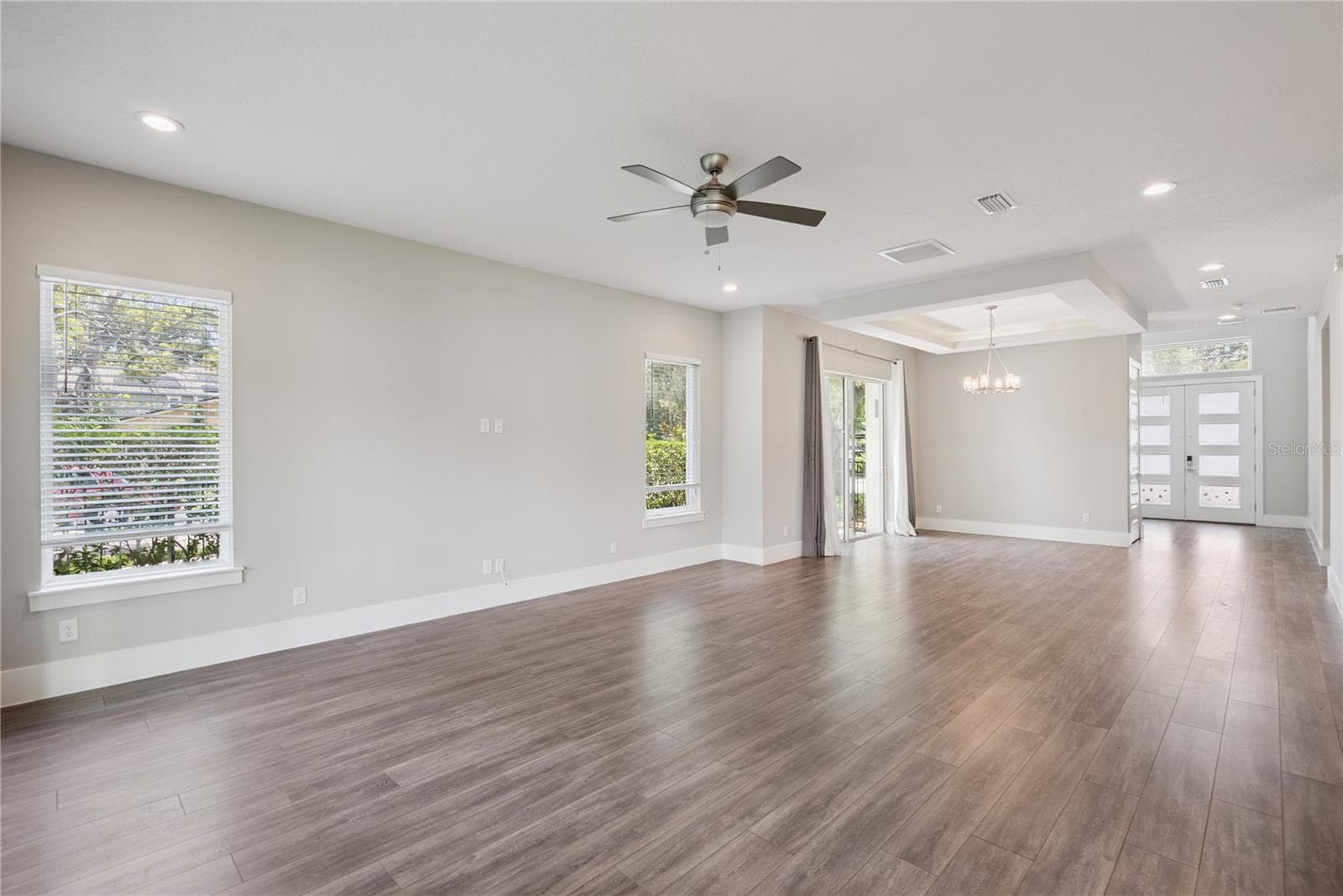 Living and dining area - 200 E GRANT ST, ORLANDO