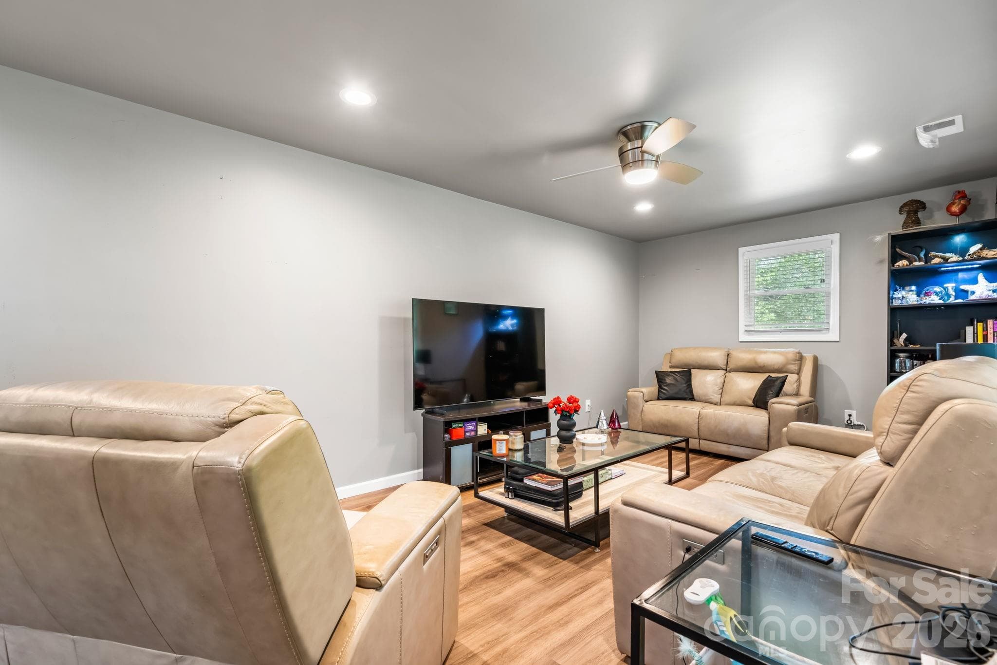 Single Family Residence at 422 Arlington Circle NW, Lenoir, photo 6 of 23
