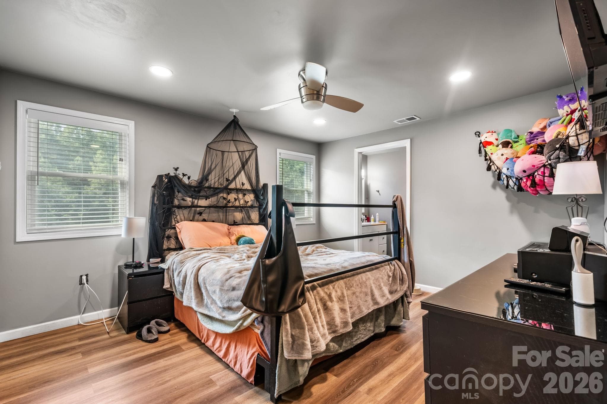 Single Family Residence at 422 Arlington Circle NW, Lenoir, photo 9 of 23