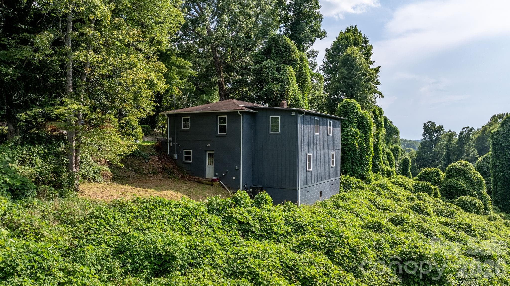 Single Family Residence at 422 Arlington Circle NW, Lenoir, photo 19 of 23