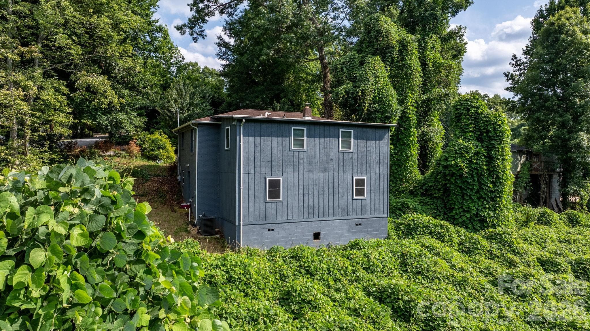 Single Family Residence at 422 Arlington Circle NW, Lenoir, photo 20 of 23