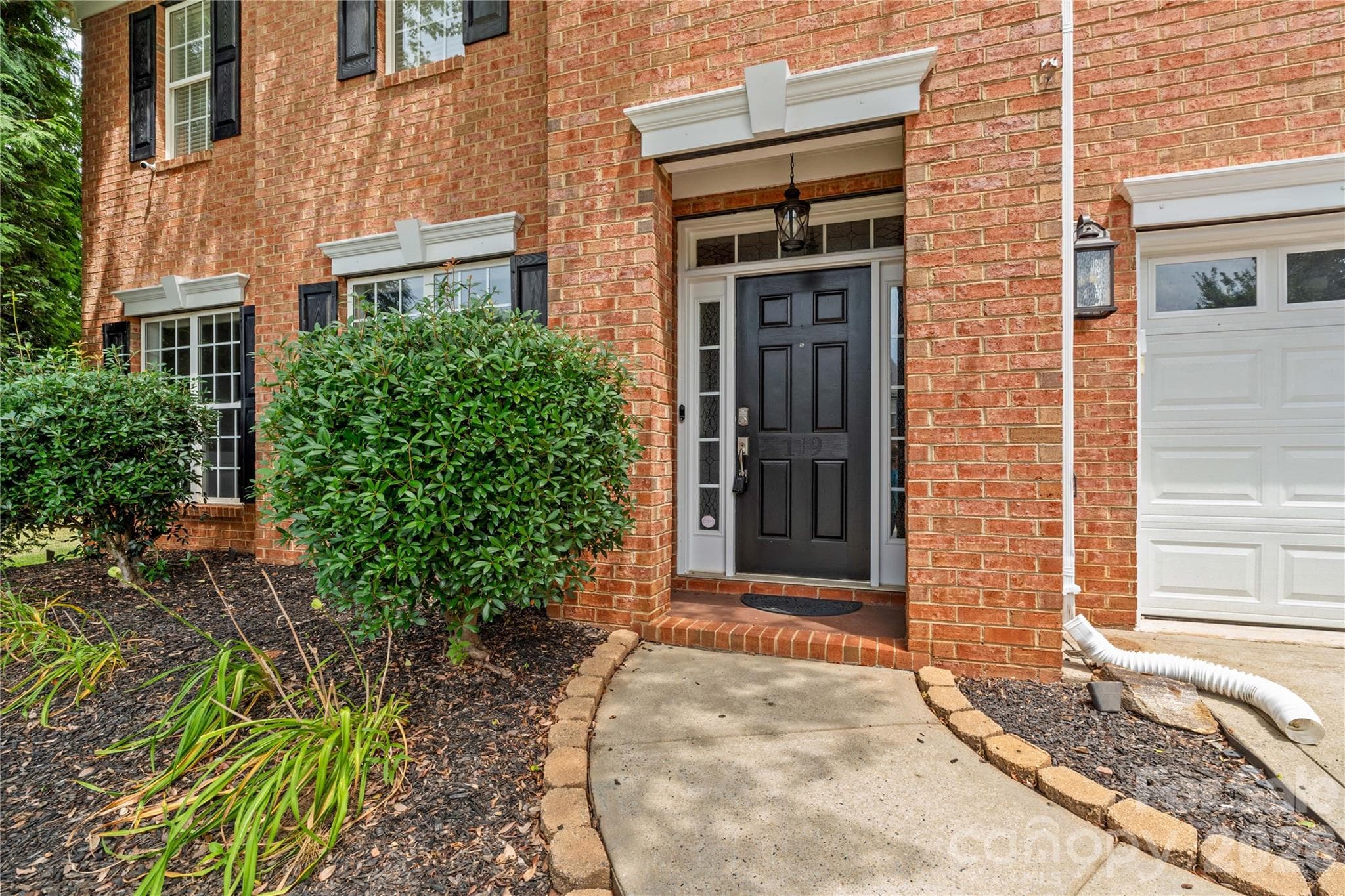 Single Family Residence at 119 Middleton Place, Mooresville, photo 2 of 45
