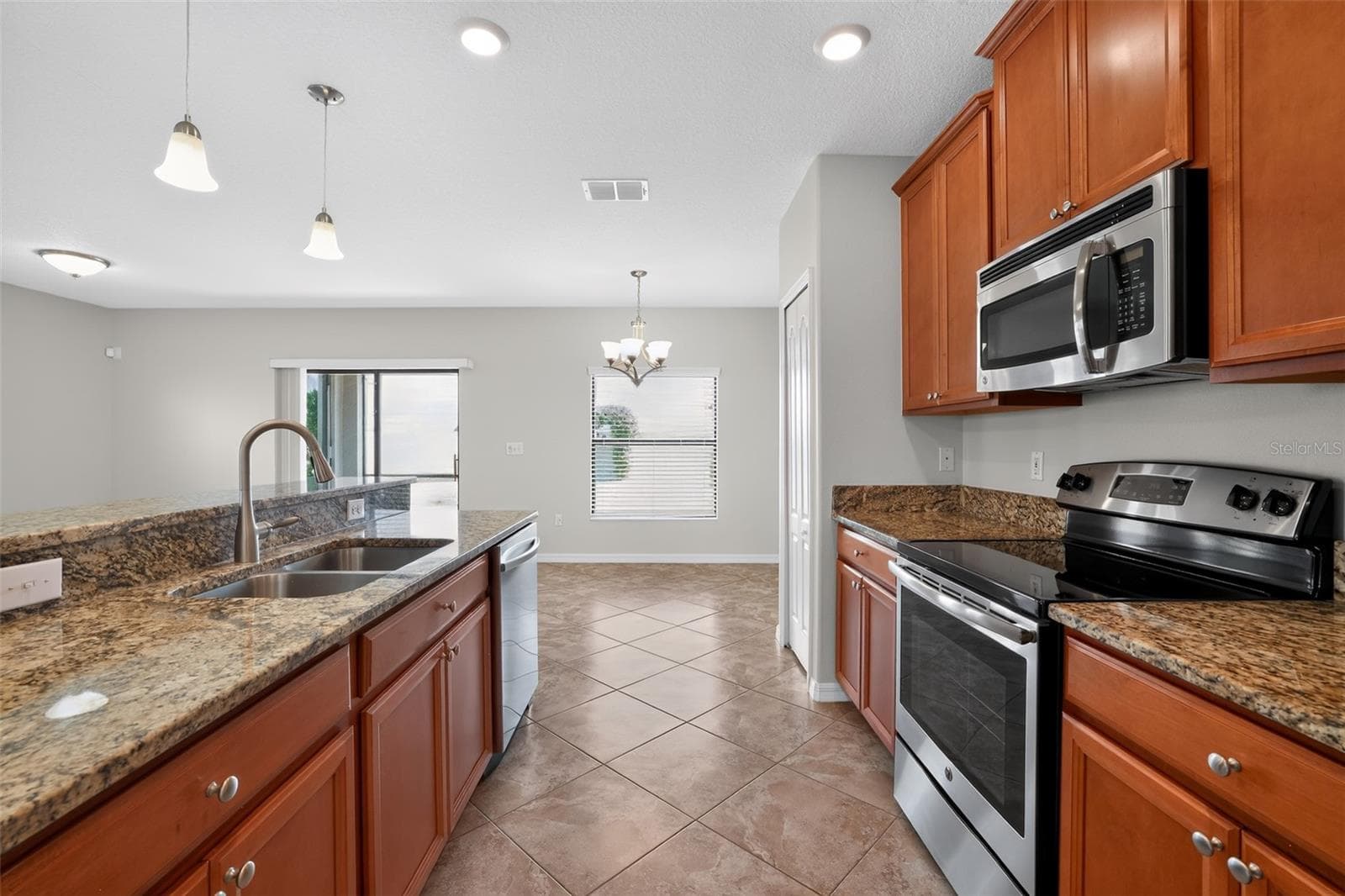 Single Family Residence at 10105 NEWMINSTER LOOP, RUSKIN, photo 5 of 15