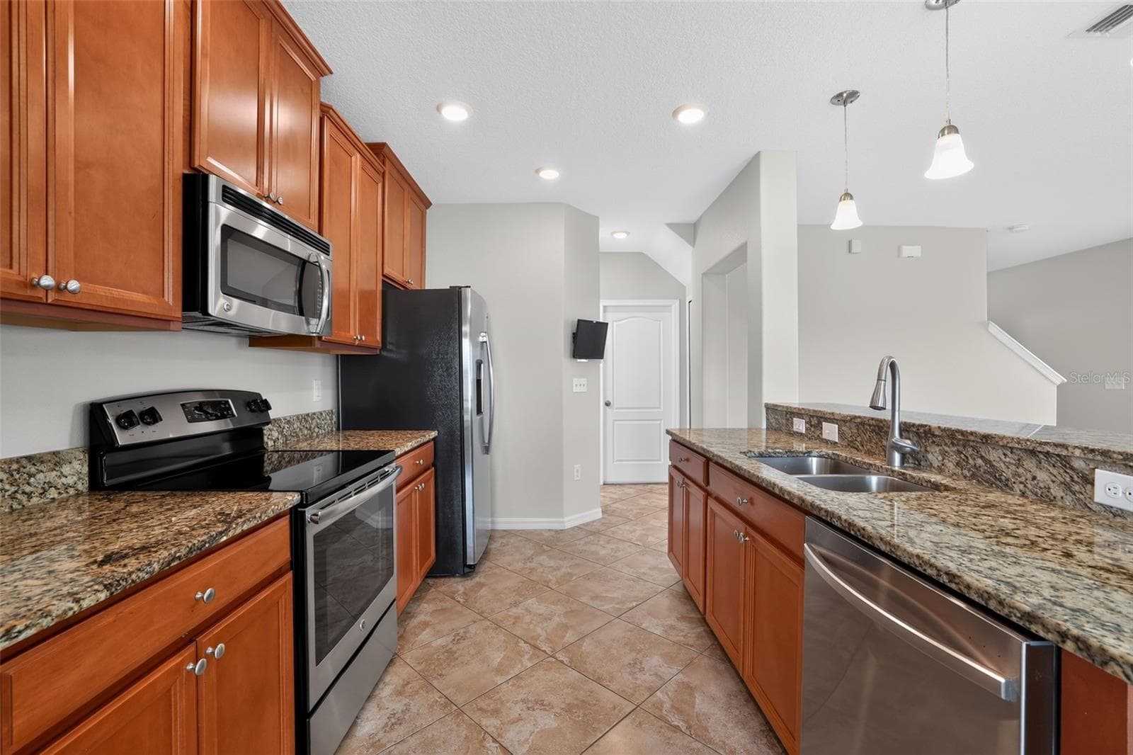Single Family Residence at 10105 NEWMINSTER LOOP, RUSKIN, photo 6 of 15