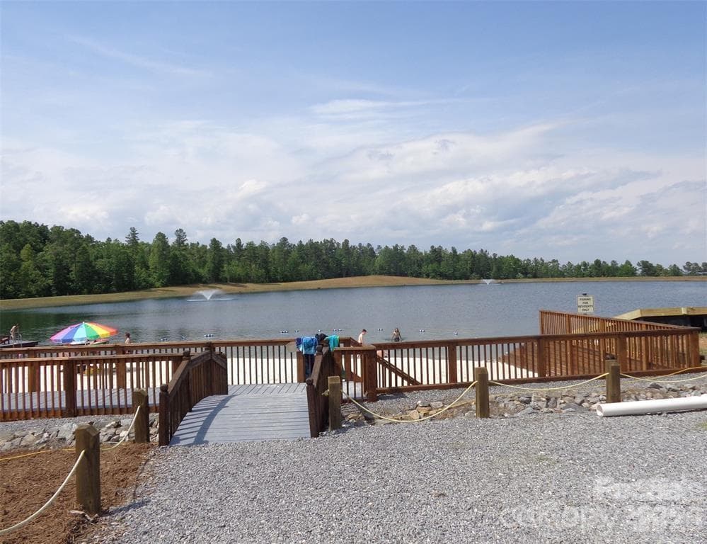 Community Lake - 152 Woodgate Trail, Nebo