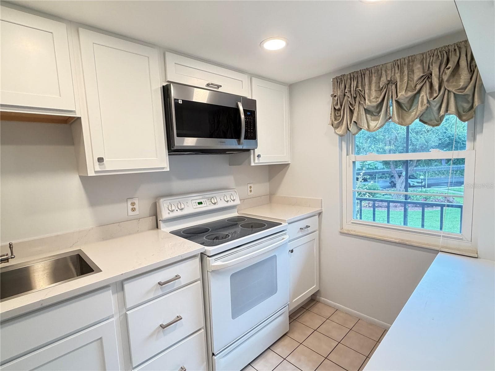 kitchen - 333 LAKE HOWARD DR NW #211B, WINTER HAVEN