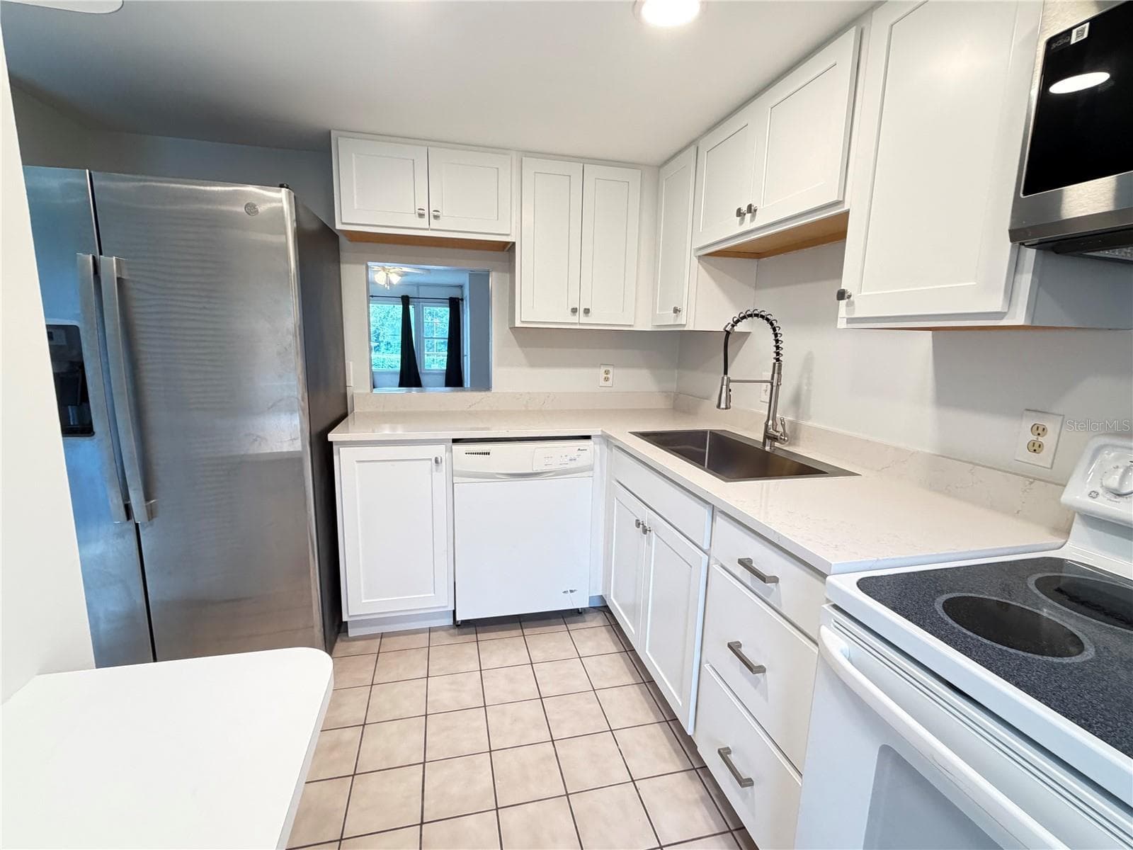 kitchen - 333 LAKE HOWARD DR NW #211B, WINTER HAVEN