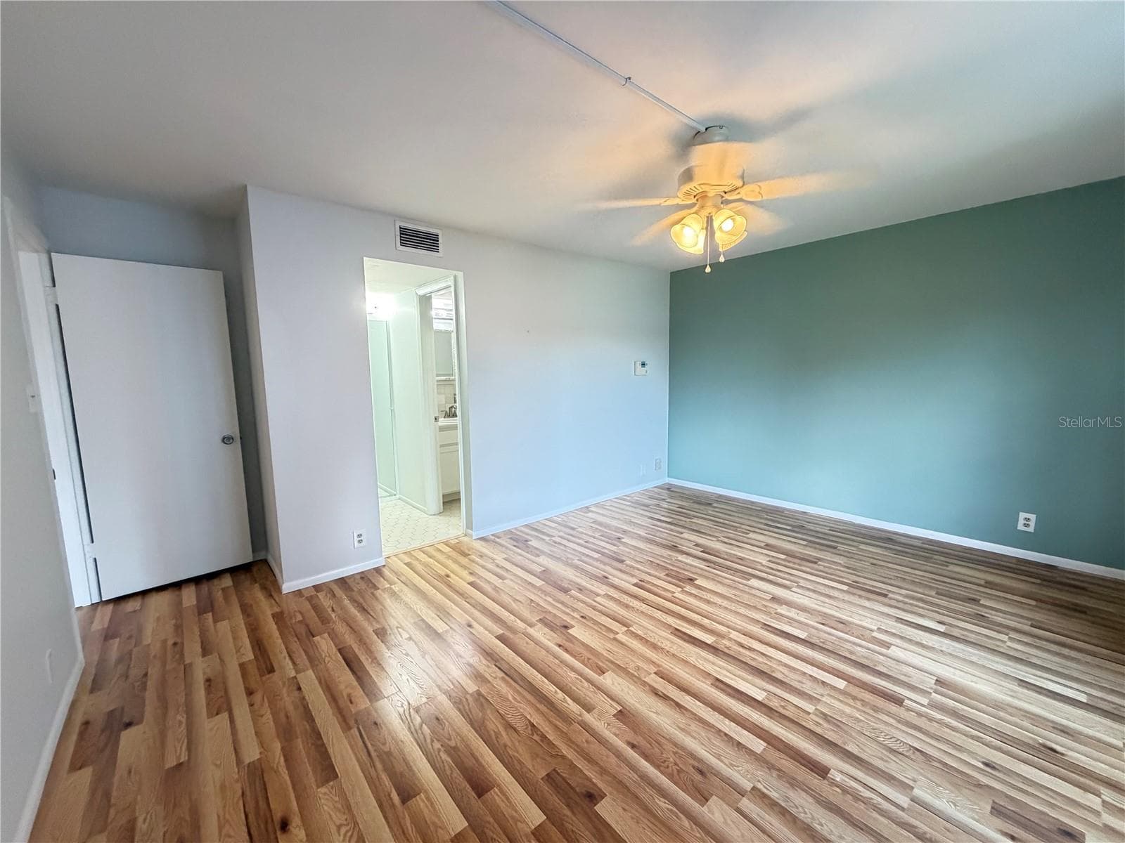 primary bedroom - 333 LAKE HOWARD DR NW #211B, WINTER HAVEN