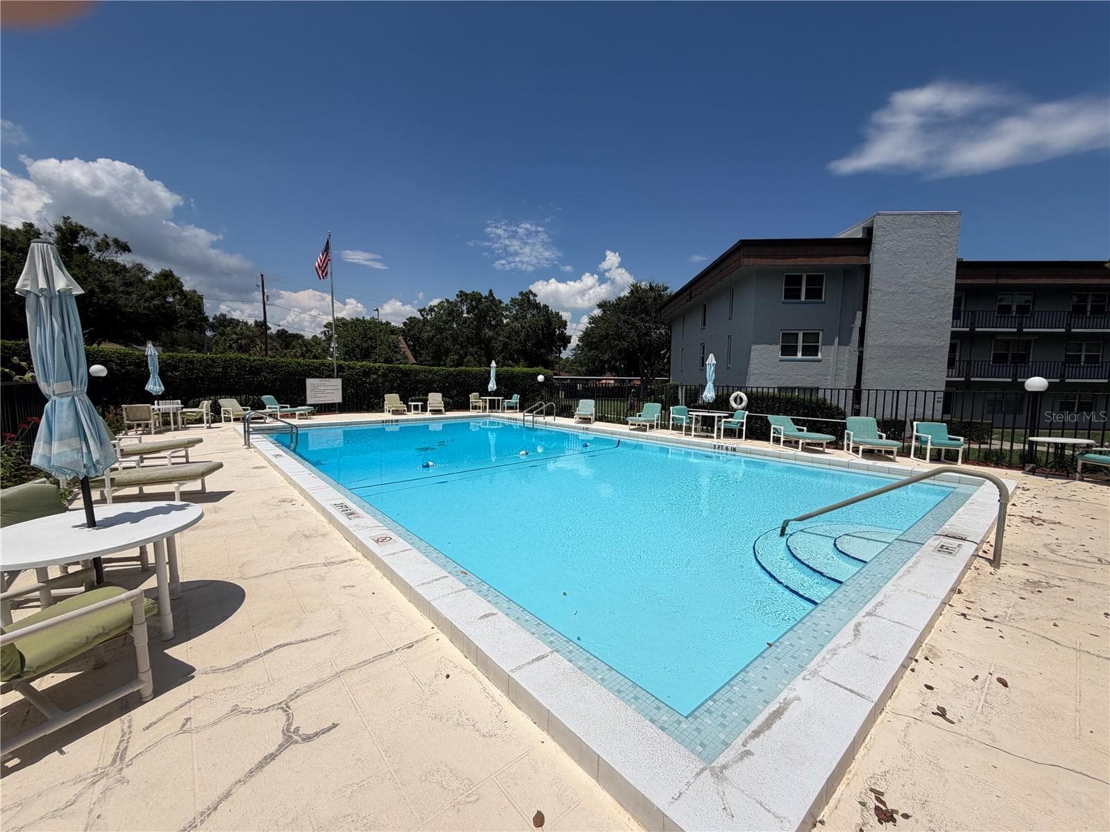 community pool - 333 LAKE HOWARD DR NW #211B, WINTER HAVEN