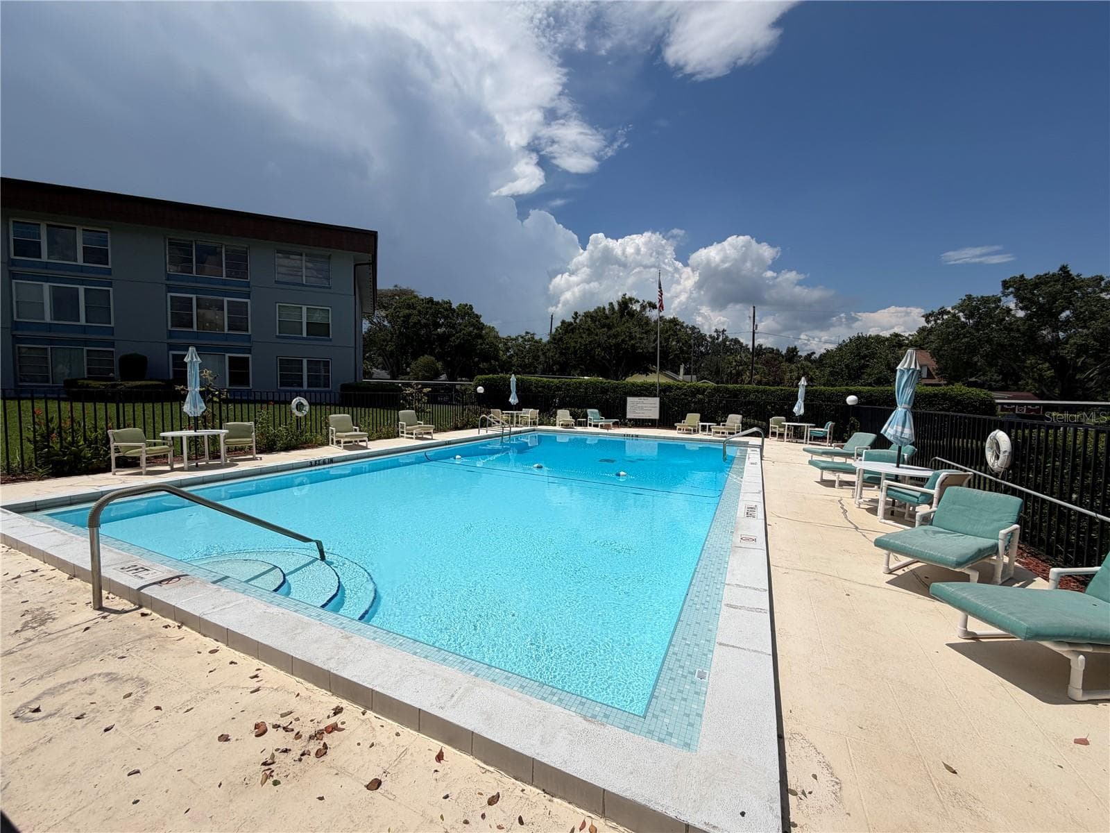 community pool - 333 LAKE HOWARD DR NW #211B, WINTER HAVEN