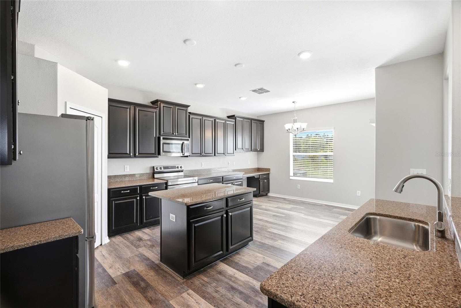 Single Family Residence at 909 MEADOW GLADE DR, RUSKIN, photo 6 of 66