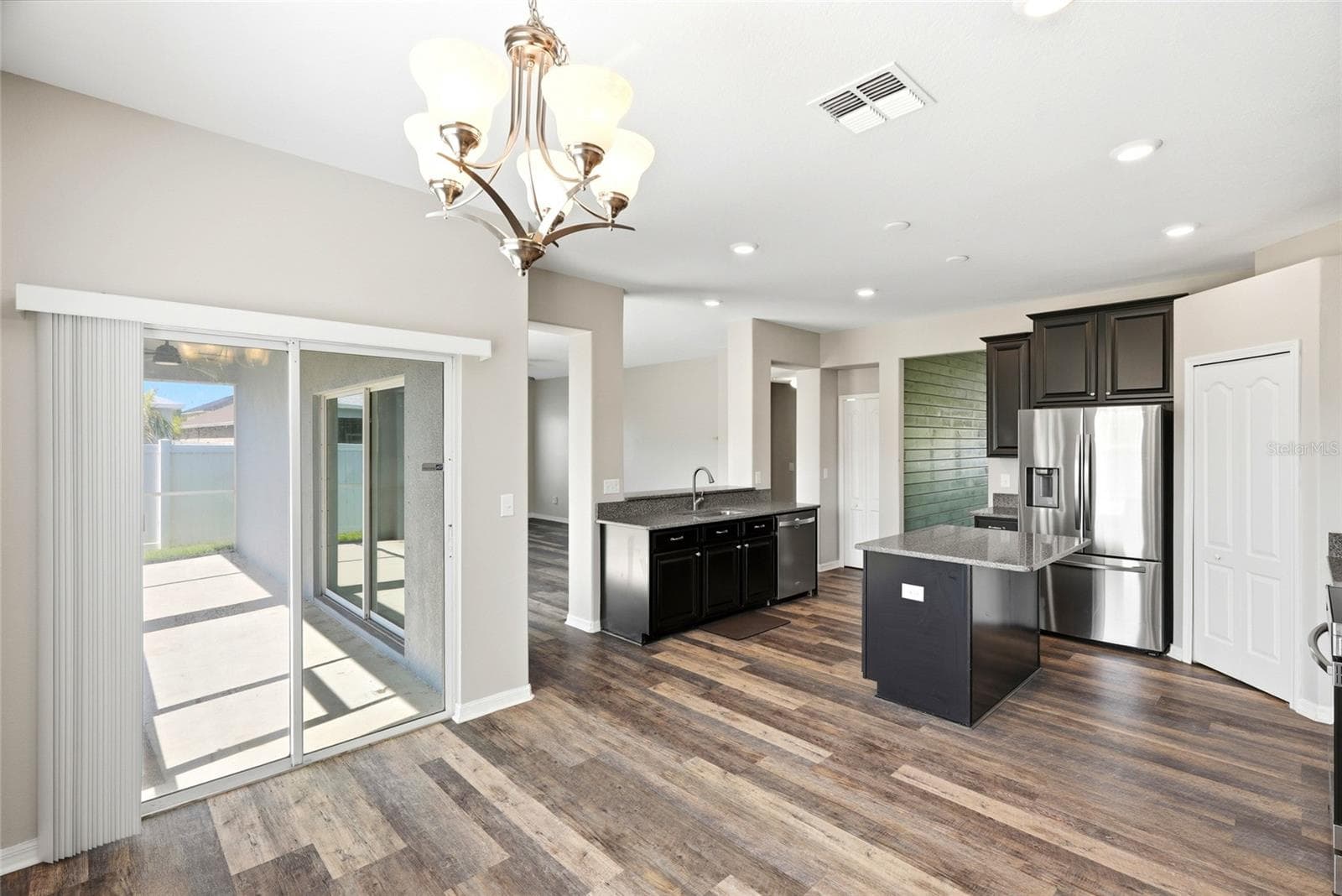 Single Family Residence at 909 MEADOW GLADE DR, RUSKIN, photo 7 of 66