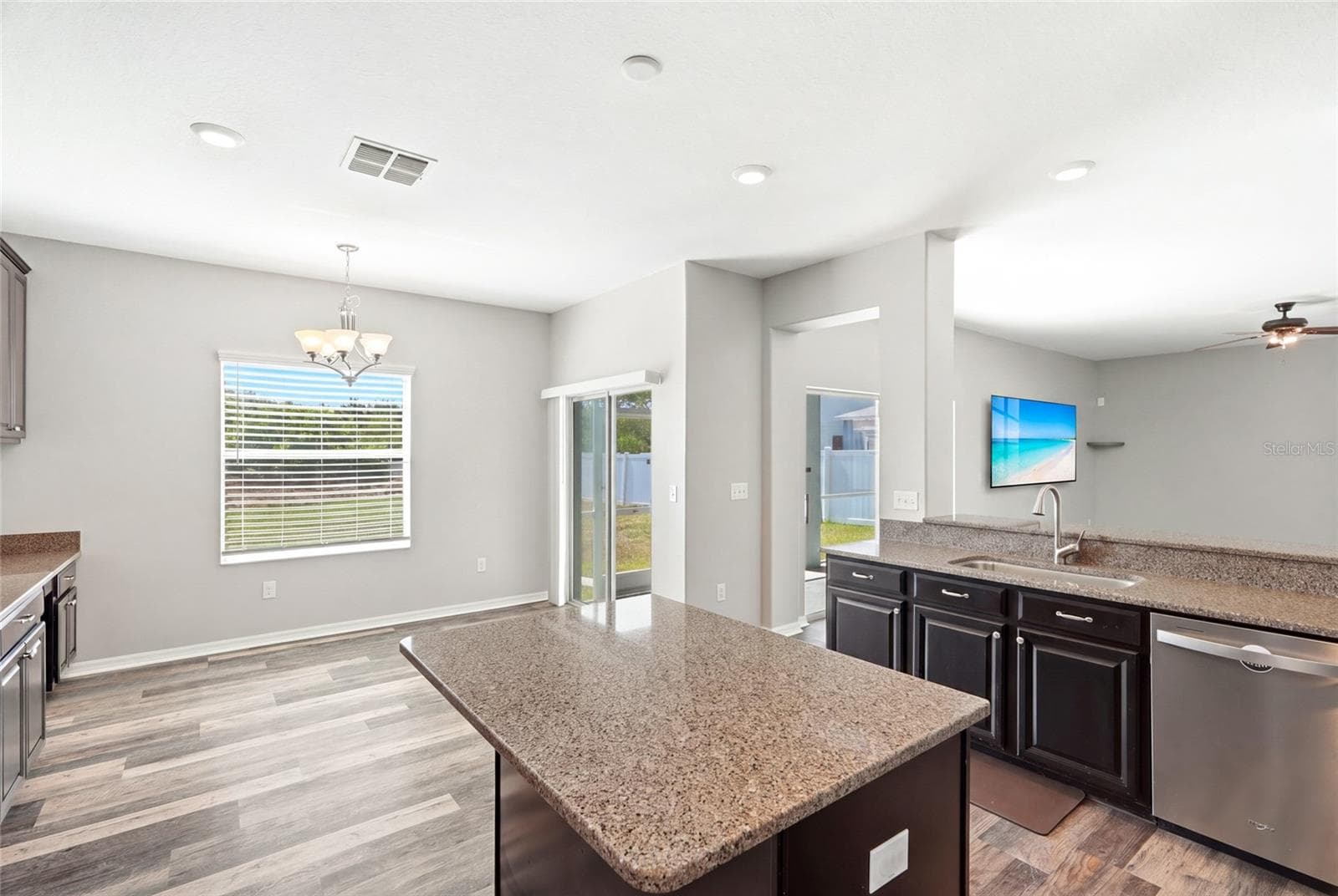 Single Family Residence at 909 MEADOW GLADE DR, RUSKIN, photo 11 of 66