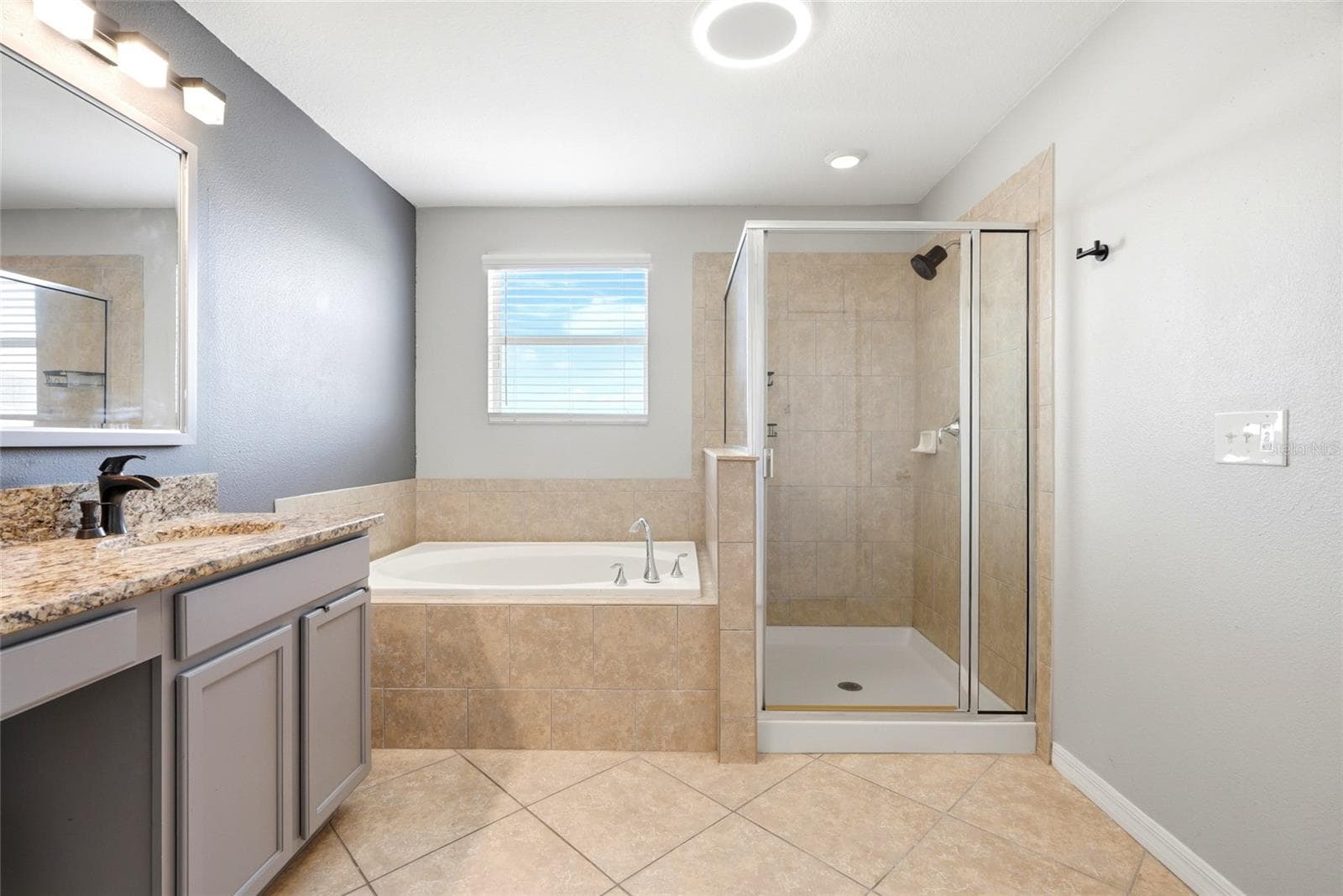 Single Family Residence at 909 MEADOW GLADE DR, RUSKIN, photo 27 of 66