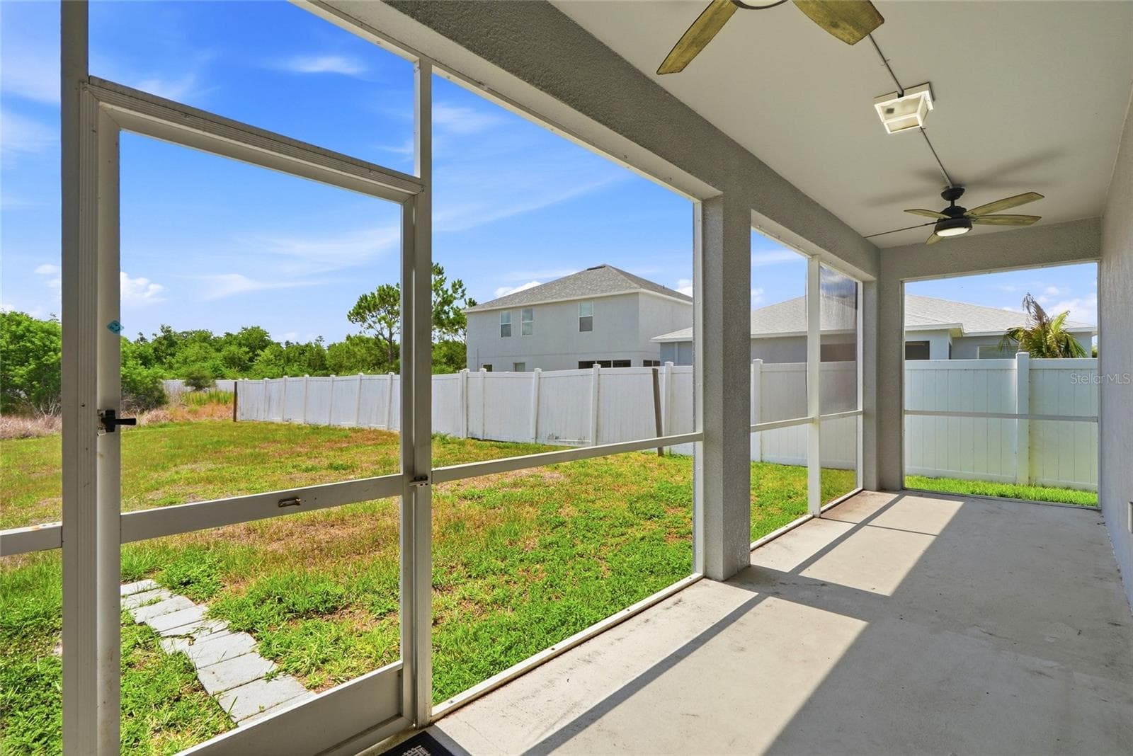 Single Family Residence at 909 MEADOW GLADE DR, RUSKIN, photo 46 of 66