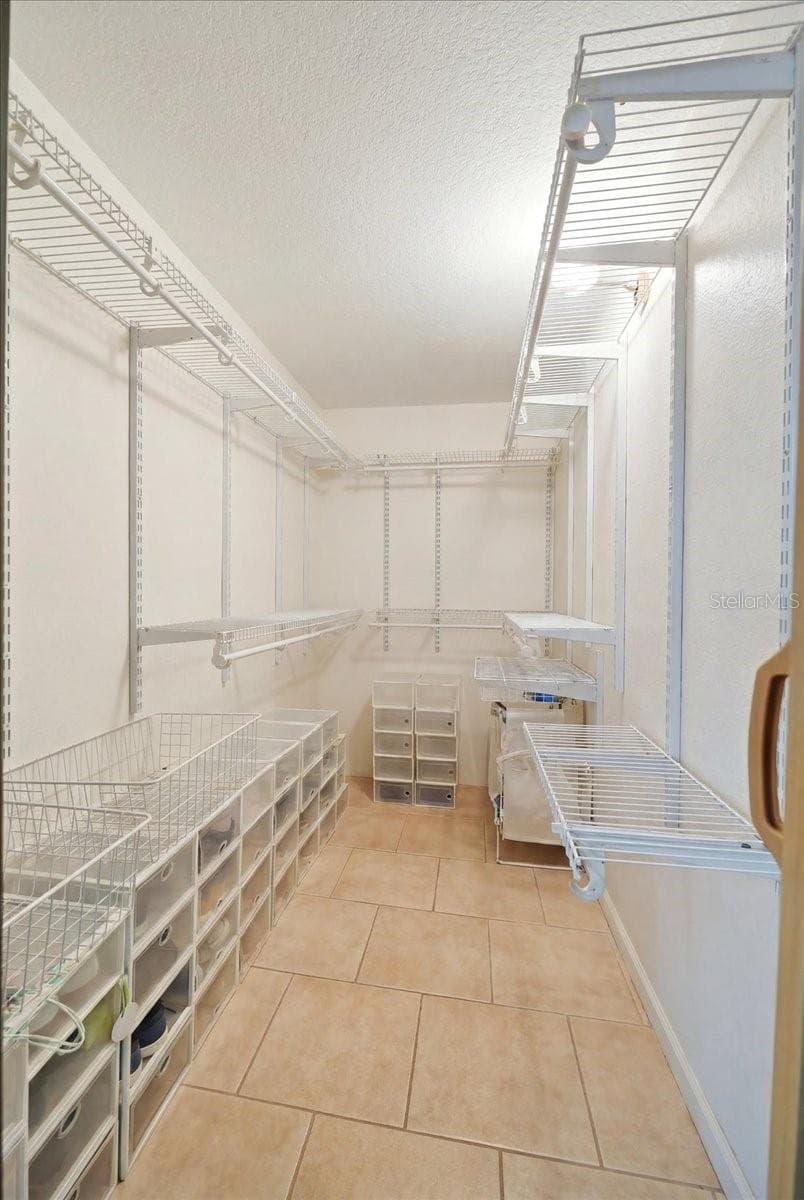 Walk-in closet - 14445 COMMONWEALTH AVE N, POLK CITY