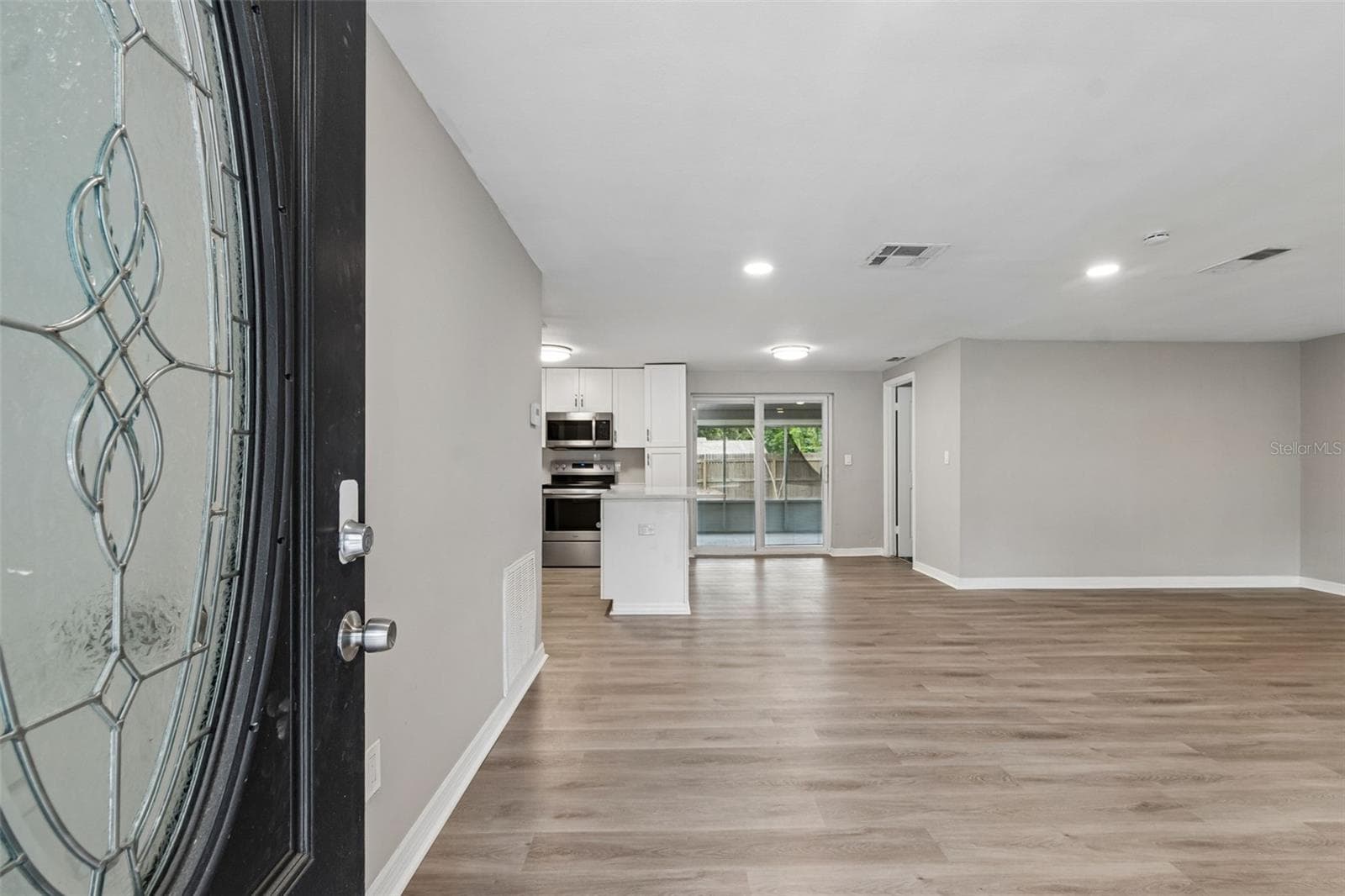 Single Family Residence at 1124 JADEWOOD AVE, CLEARWATER, photo 3 of 45