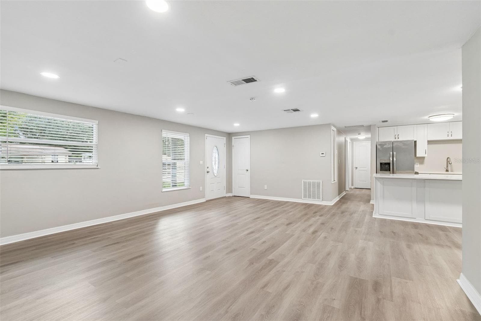 Single Family Residence at 1124 JADEWOOD AVE, CLEARWATER, photo 7 of 45