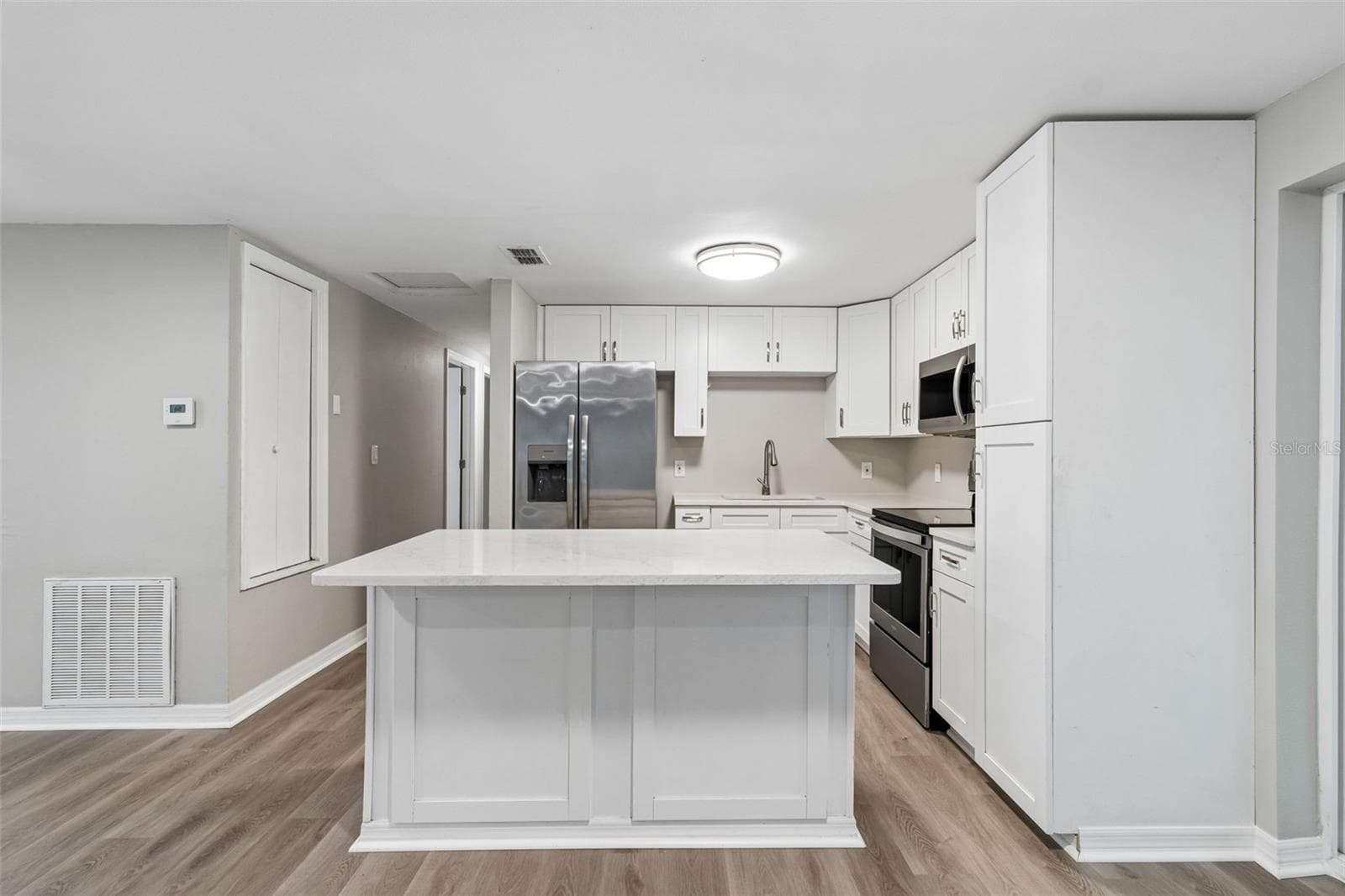 Single Family Residence at 1124 JADEWOOD AVE, CLEARWATER, photo 12 of 45