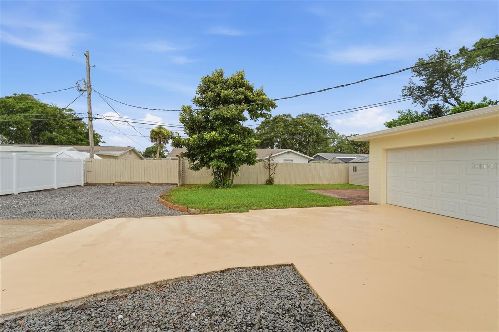Extra parking offers space for your boat, trailer, or recreational vehicles. - 59 CRESTWOOD CIR, ORMOND BEACH