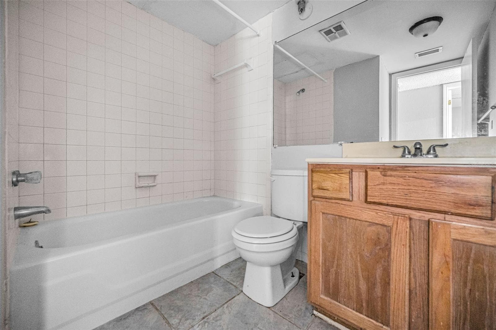 guest bathroom with tub - 1960 UNION ST #5, CLEARWATER