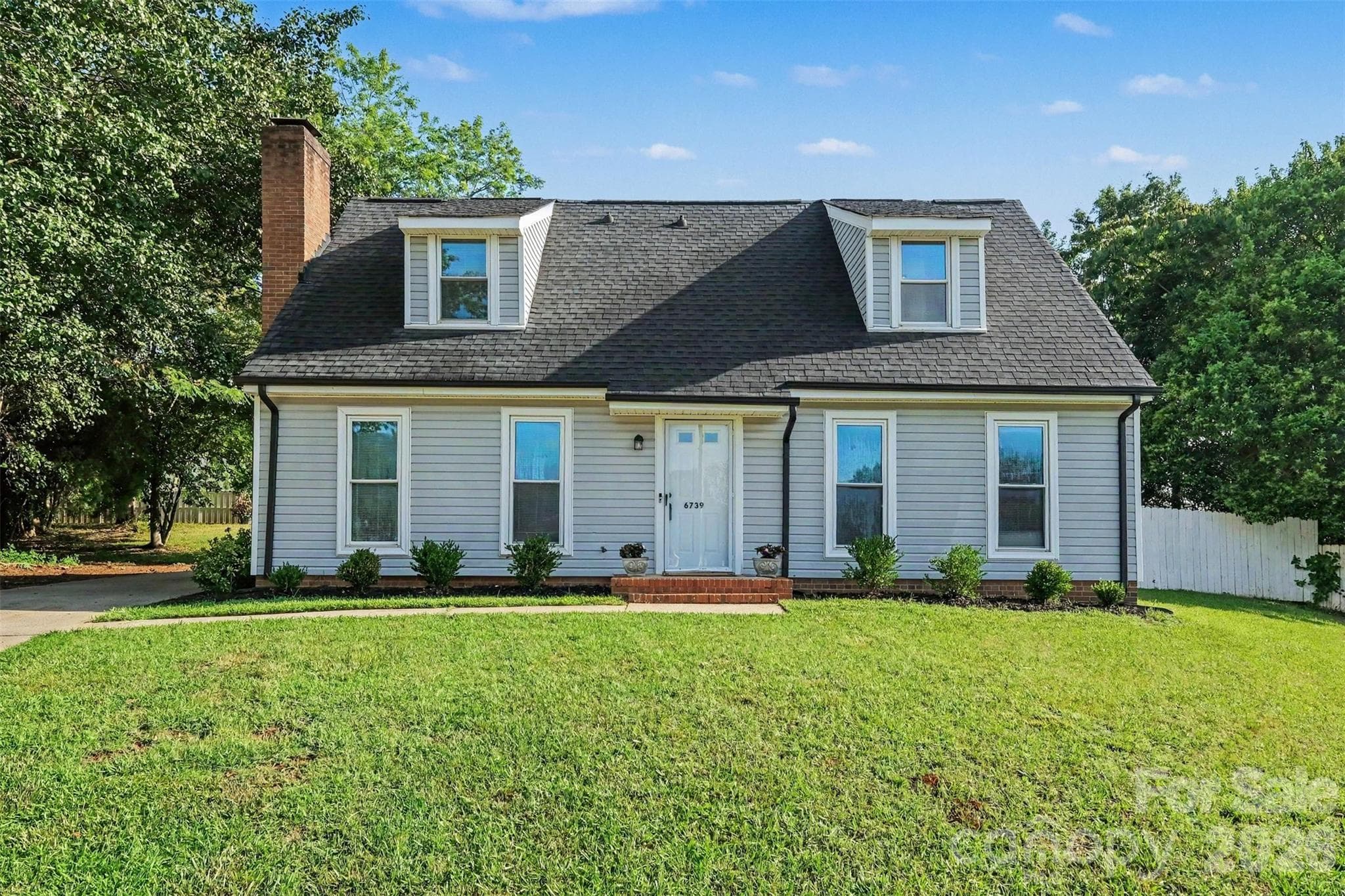 Single Family Residence at 6739 Old Meadow Road, Charlotte, photo 4 of 36